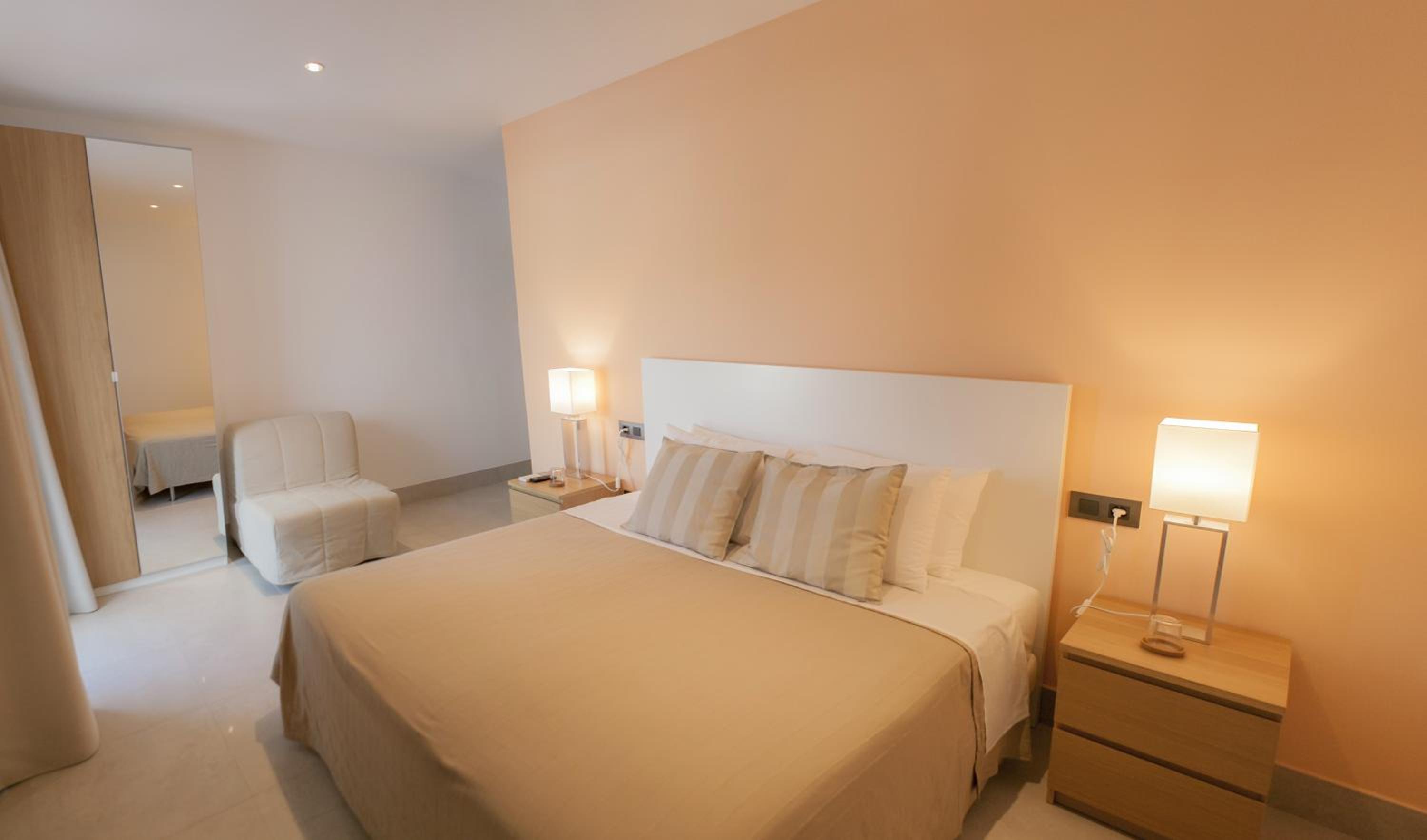 Triple Room with Pool View photo 3