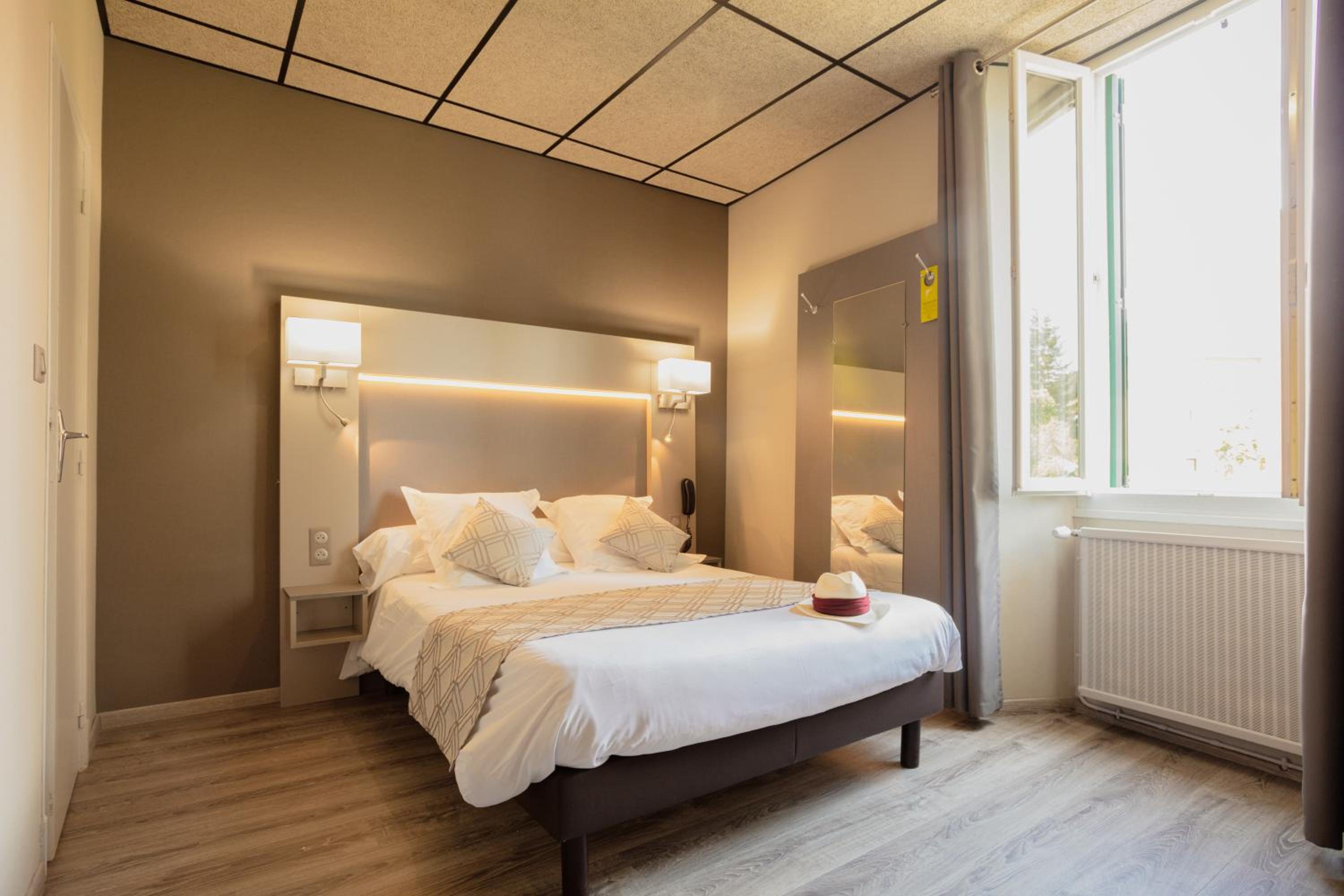 Double or Twin Room - Photo 3