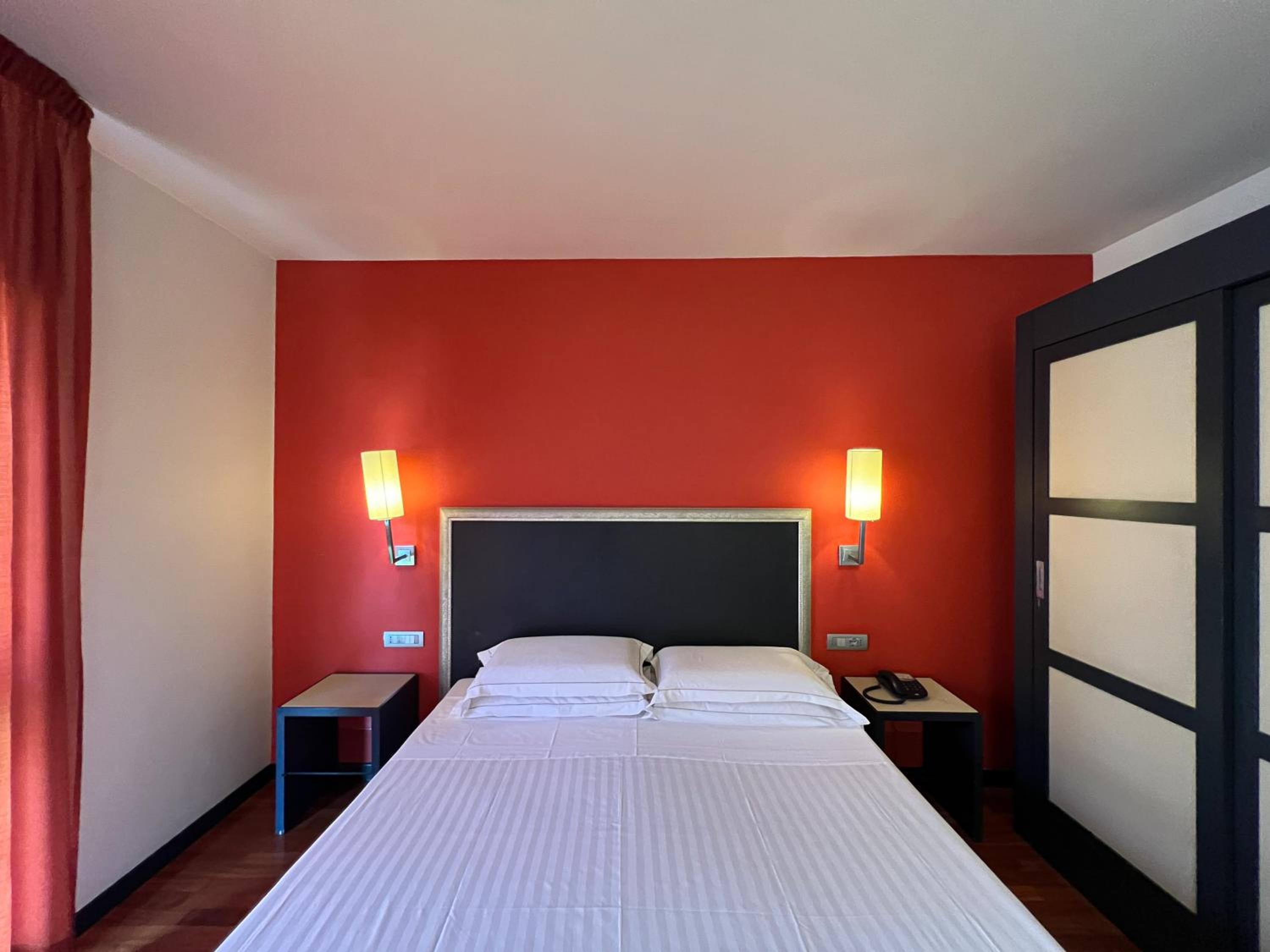 Classic Double or Twin Room - Photo 3
