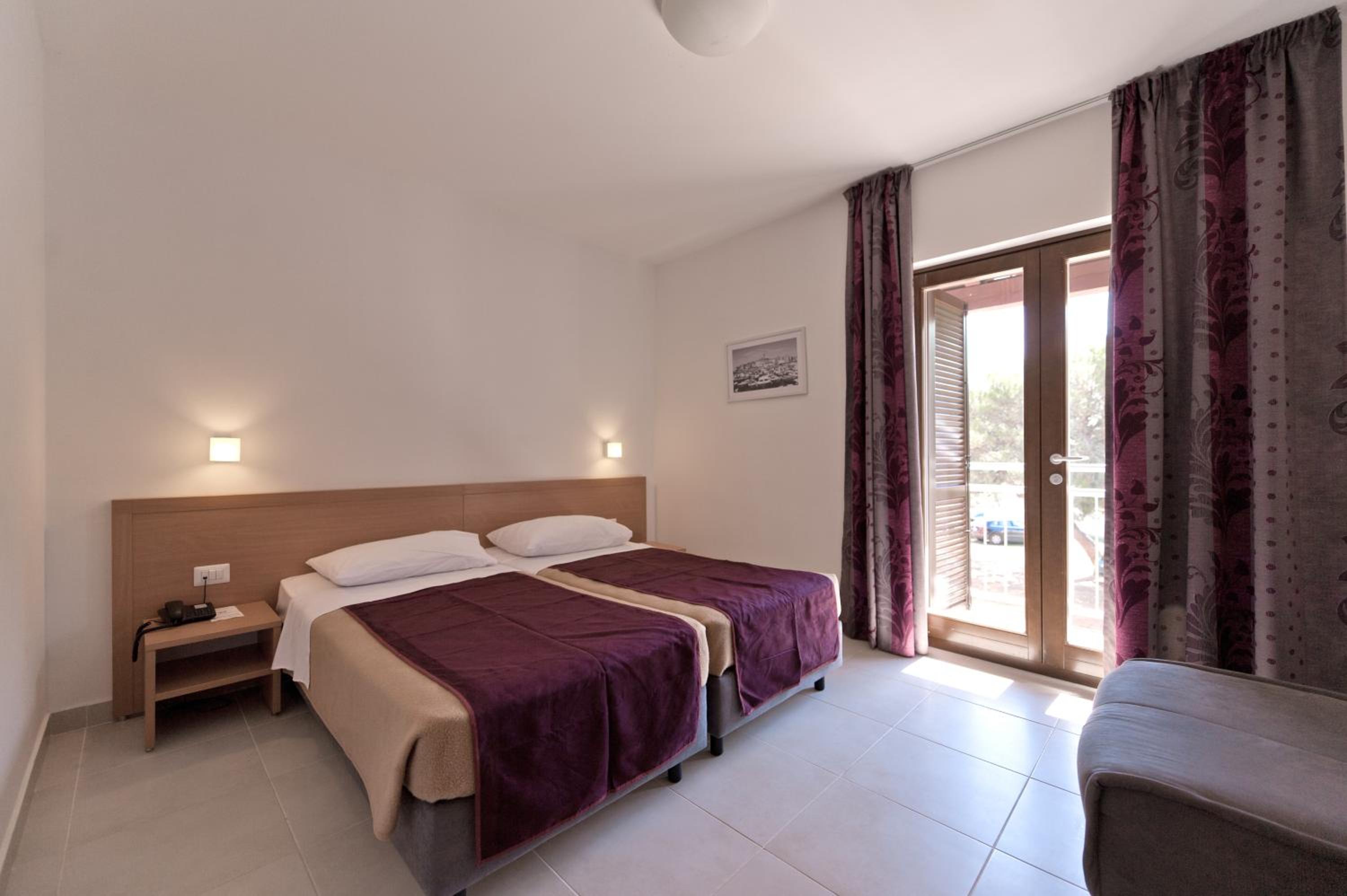 Standard Twin Room - Photo 2