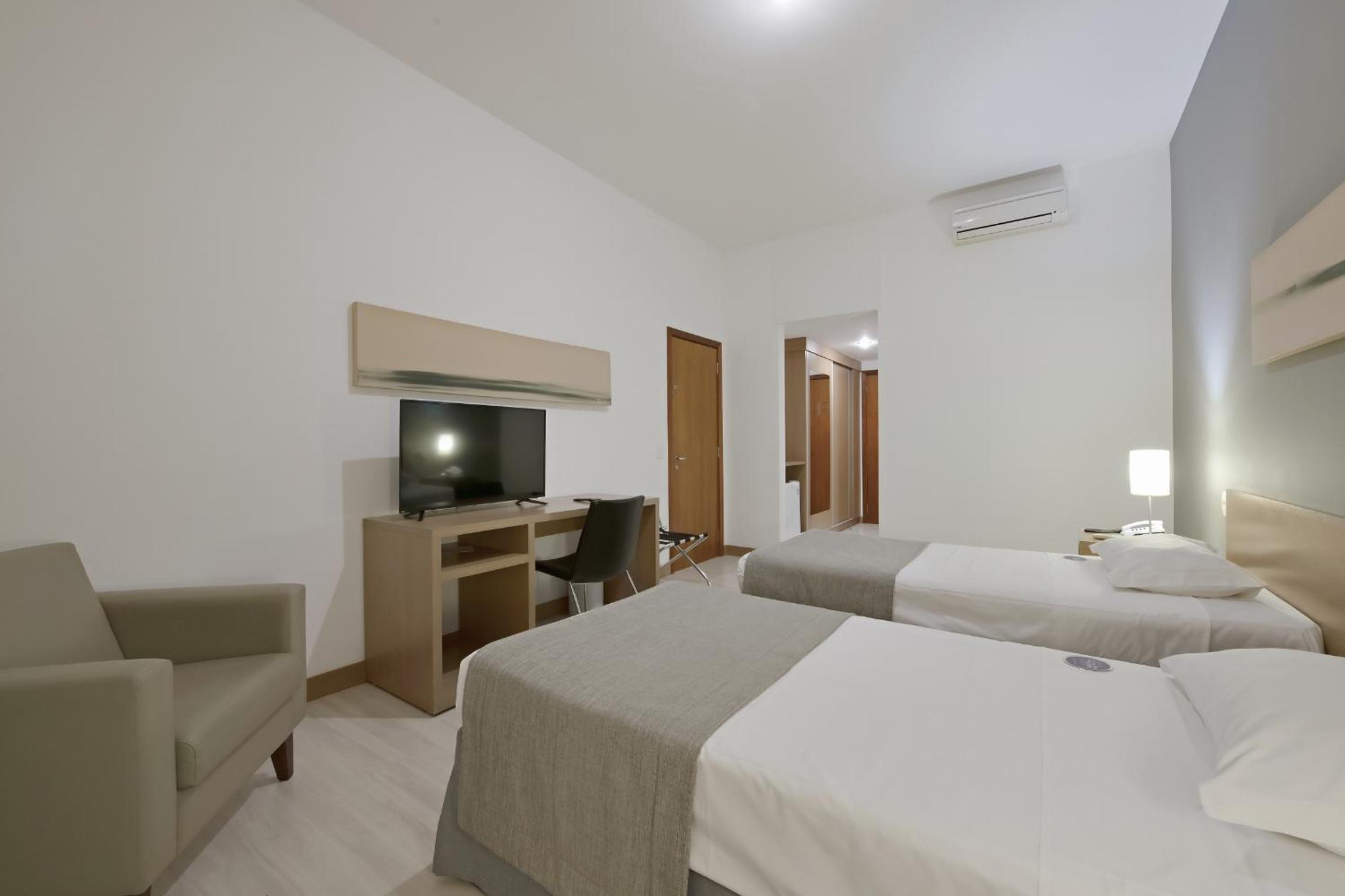 Deluxe Twin Room photo 3