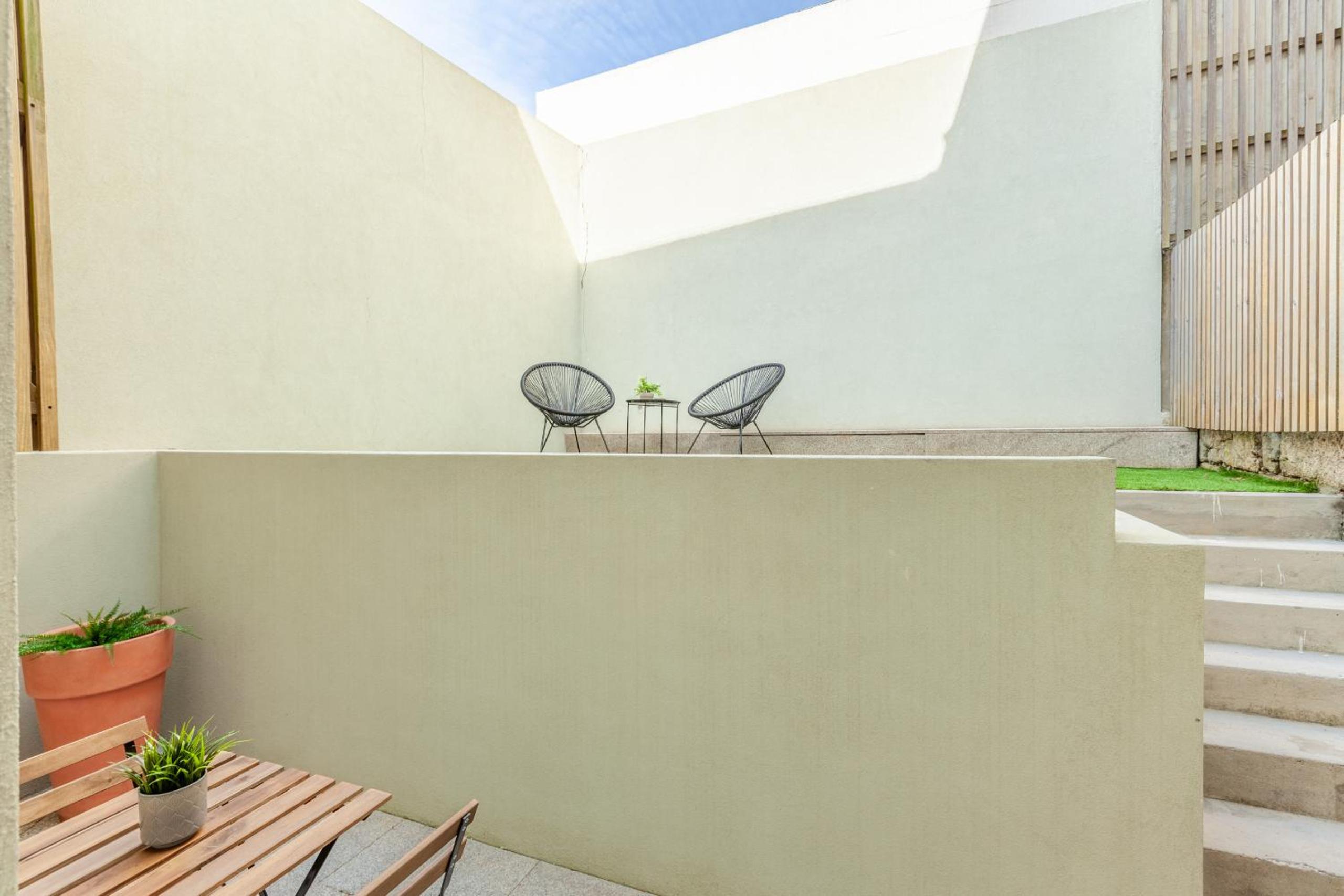 Apartment with Terrace - Photo 15