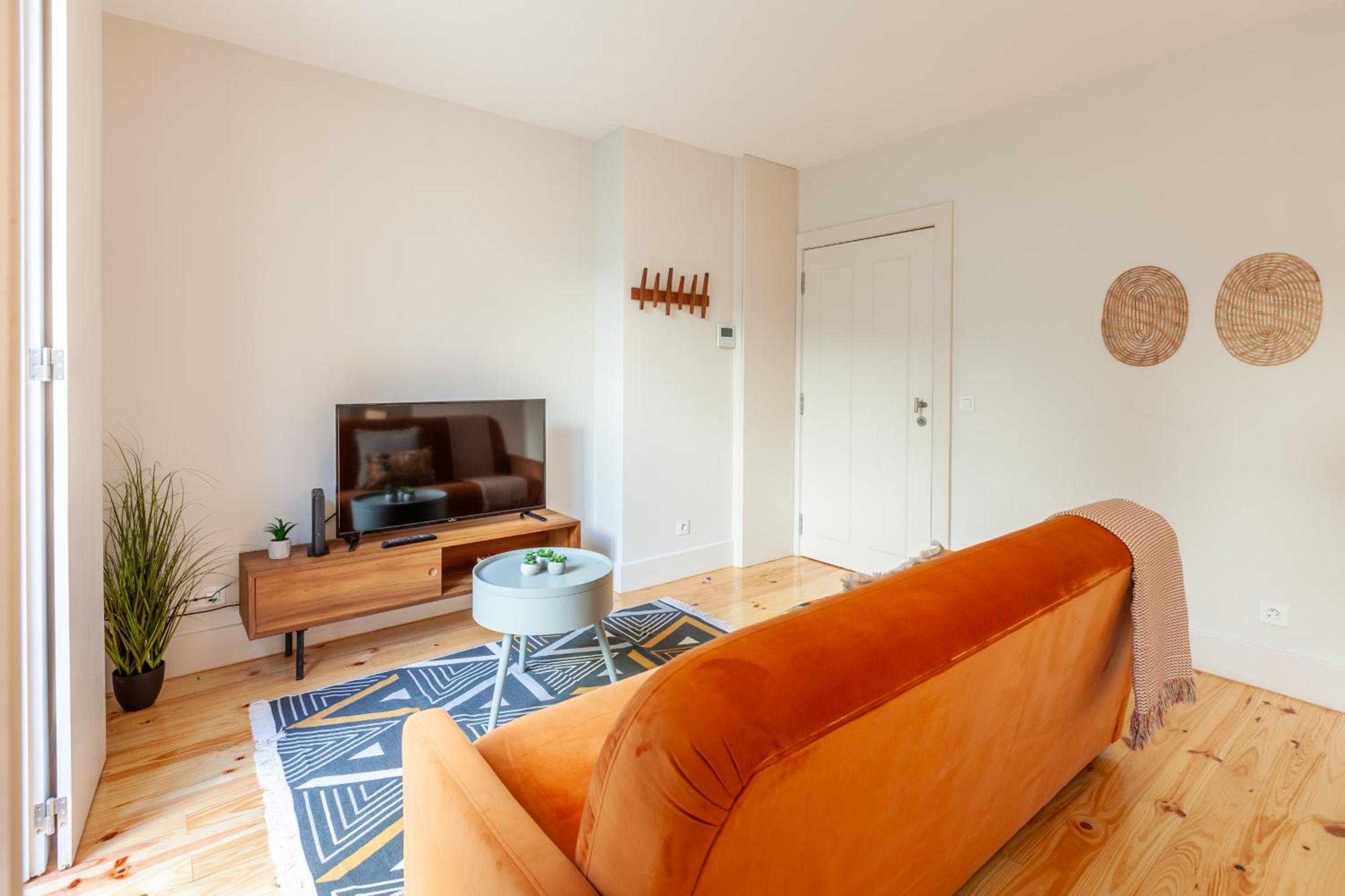 Apartment with Terrace - Photo 28