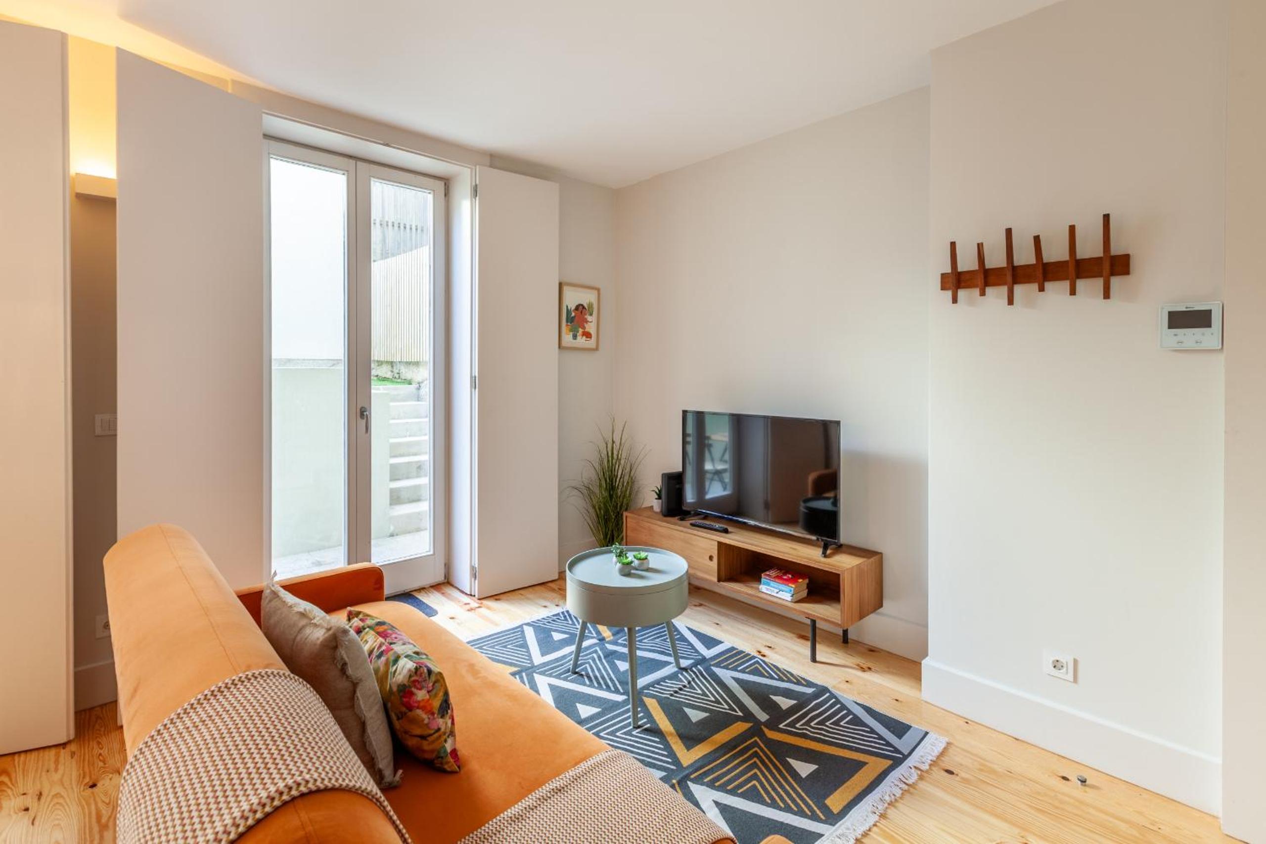 Apartment with Terrace - Photo 29