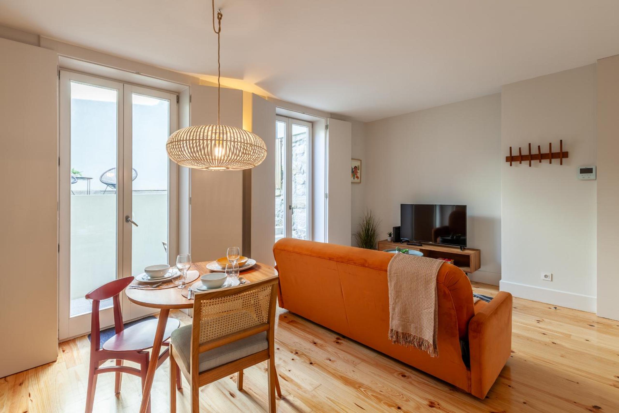 Apartment with Terrace - Photo 3