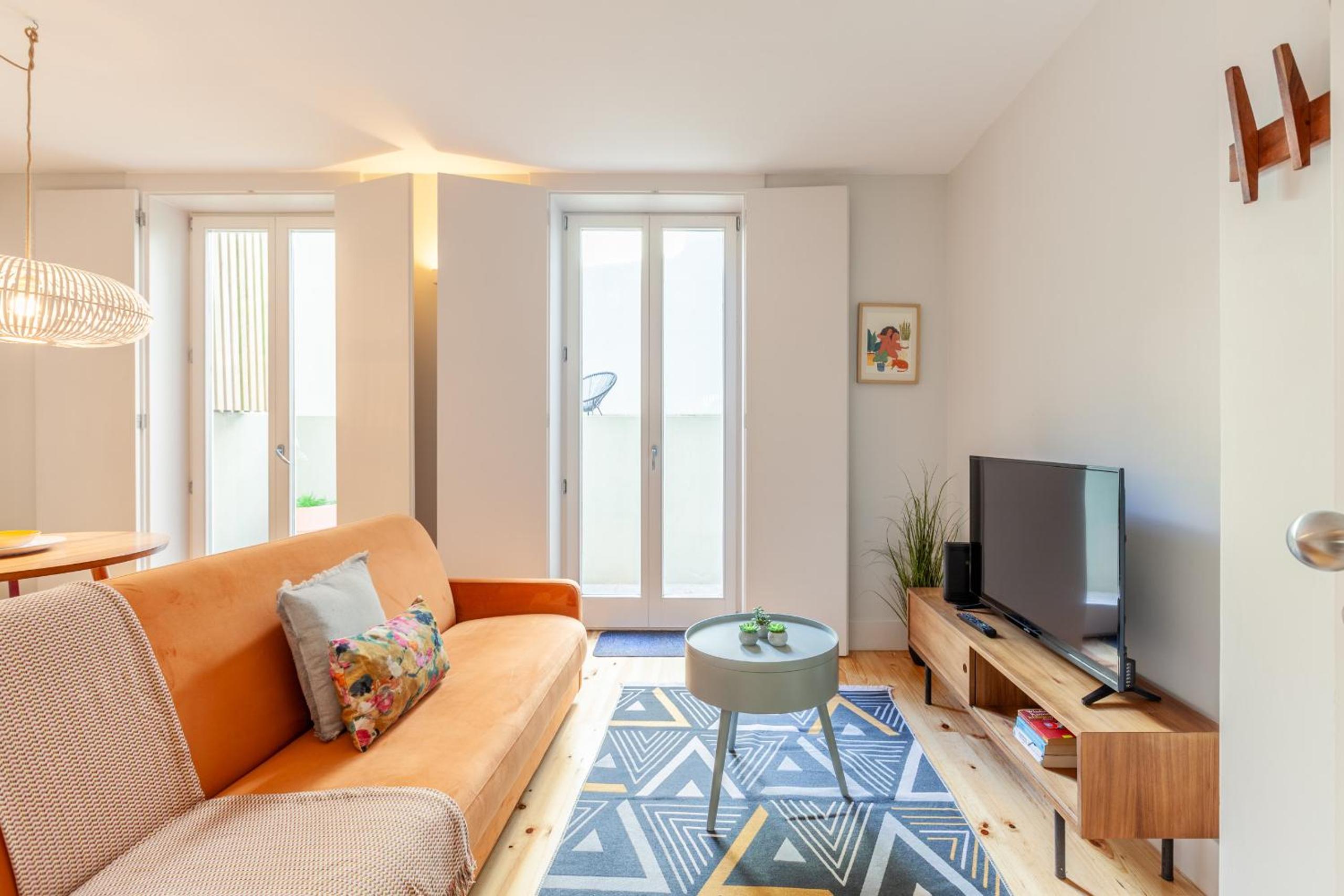 Apartment with Terrace - Photo 2