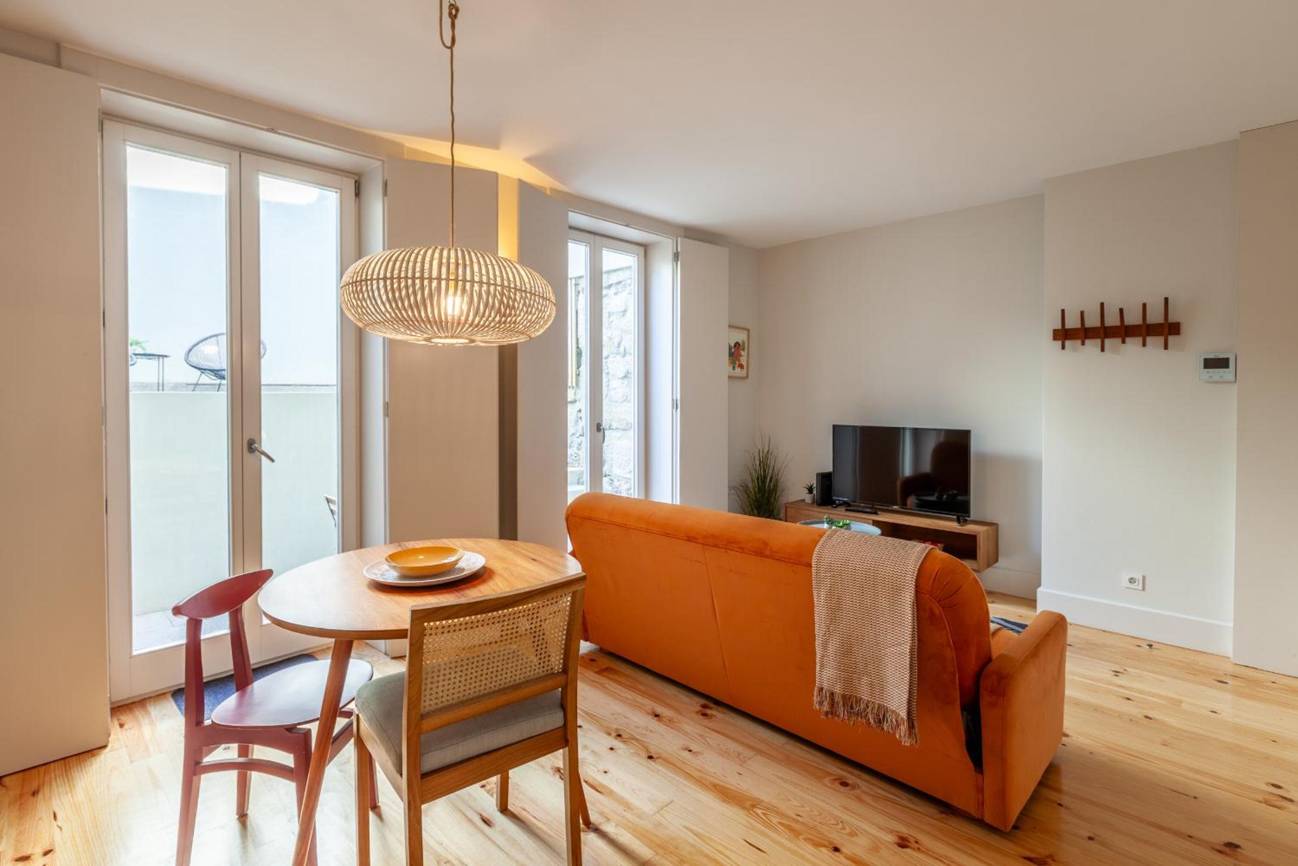 Apartment with Terrace - Photo 5