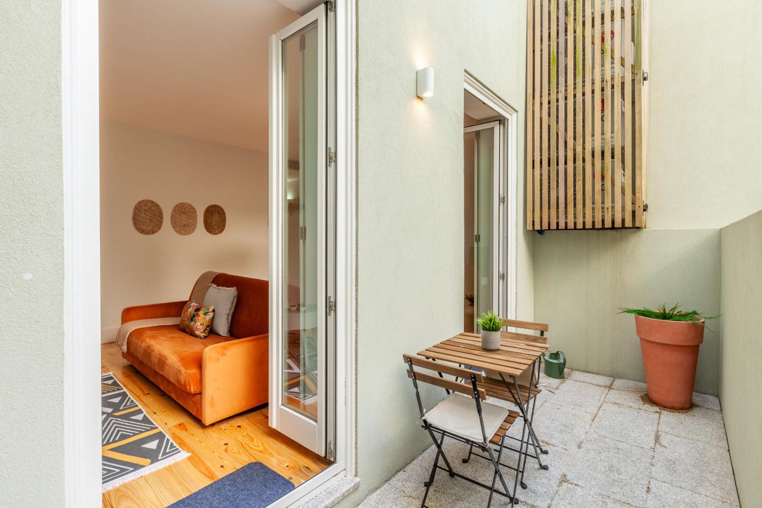Apartment with Terrace - Photo 8
