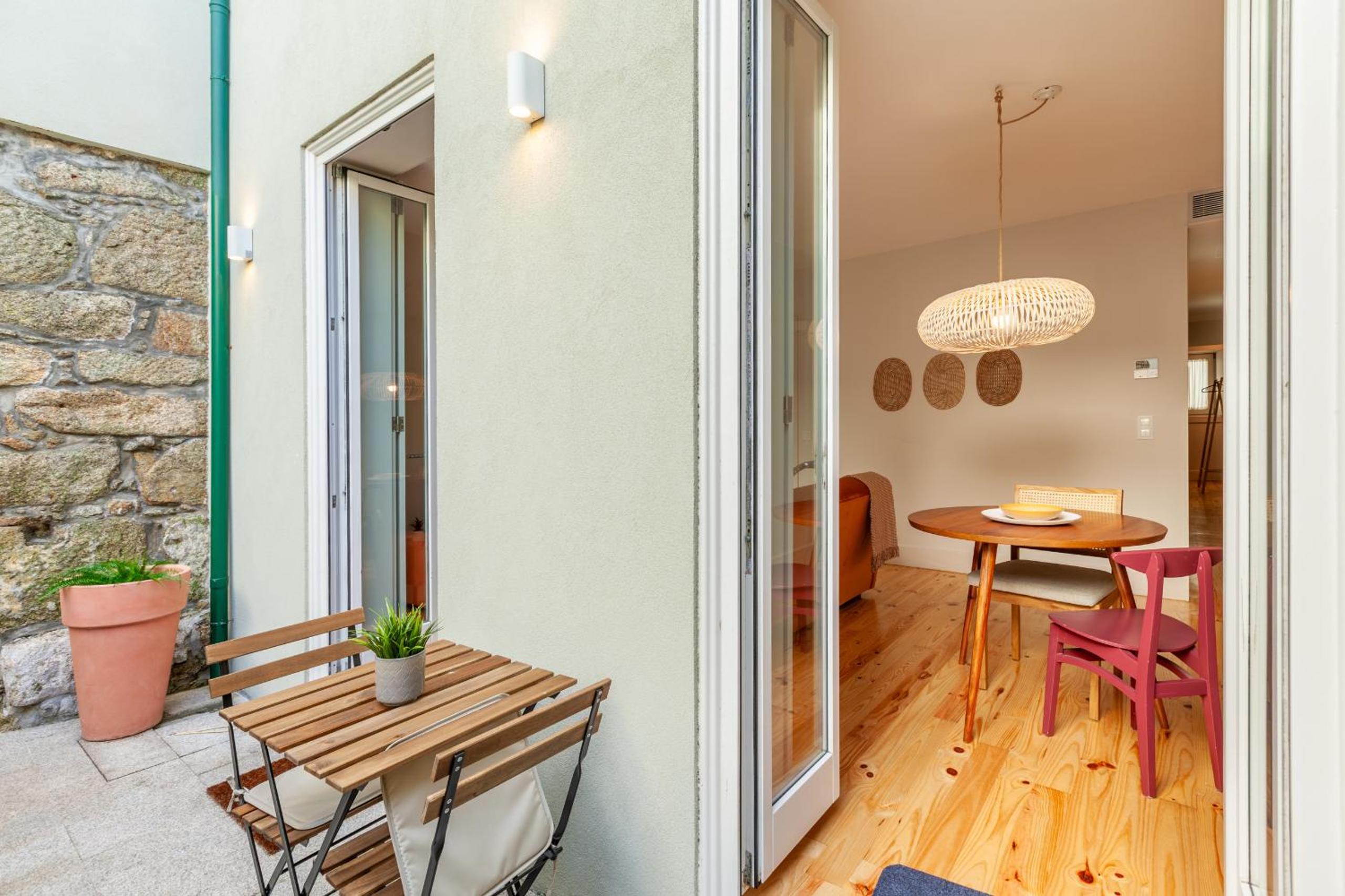 Apartment with Terrace - Photo 9