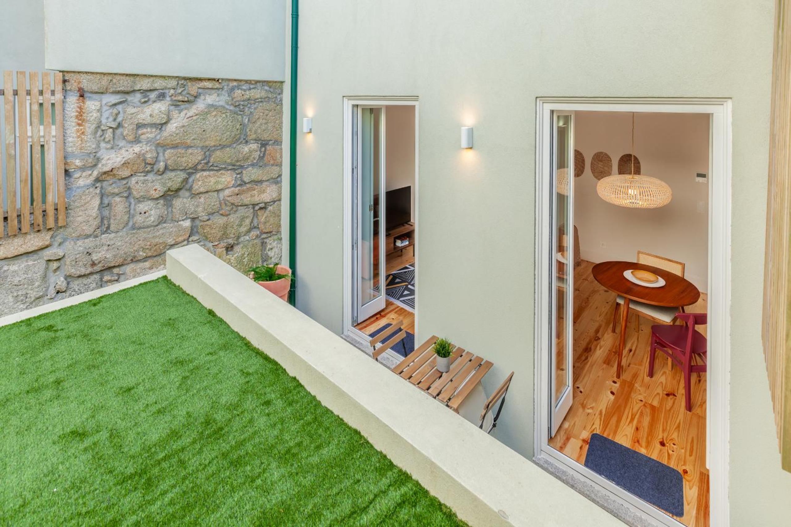 Apartment with Terrace - Photo 13