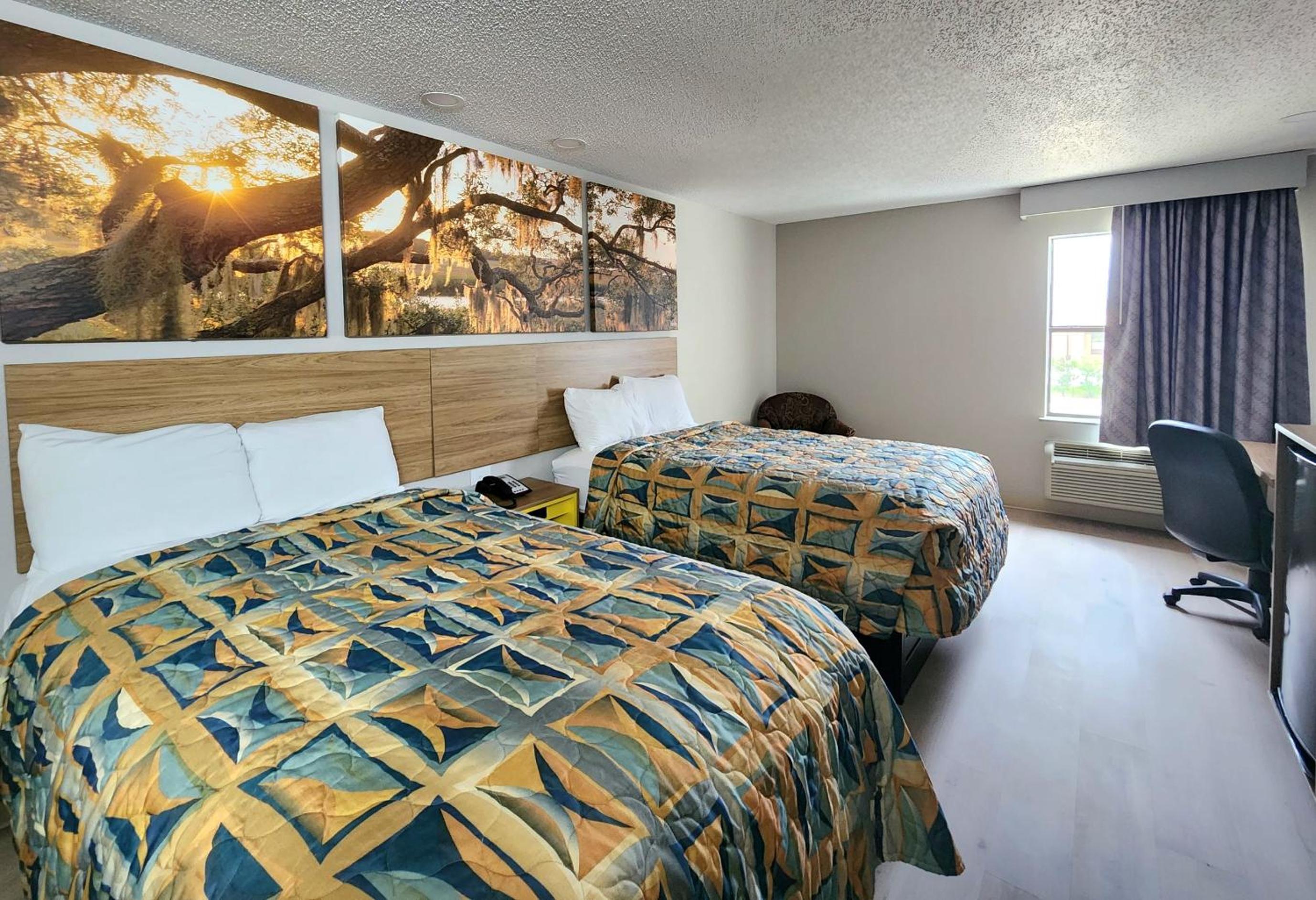 Suite with Two Double Beds - Non-Smoking - Photo 6