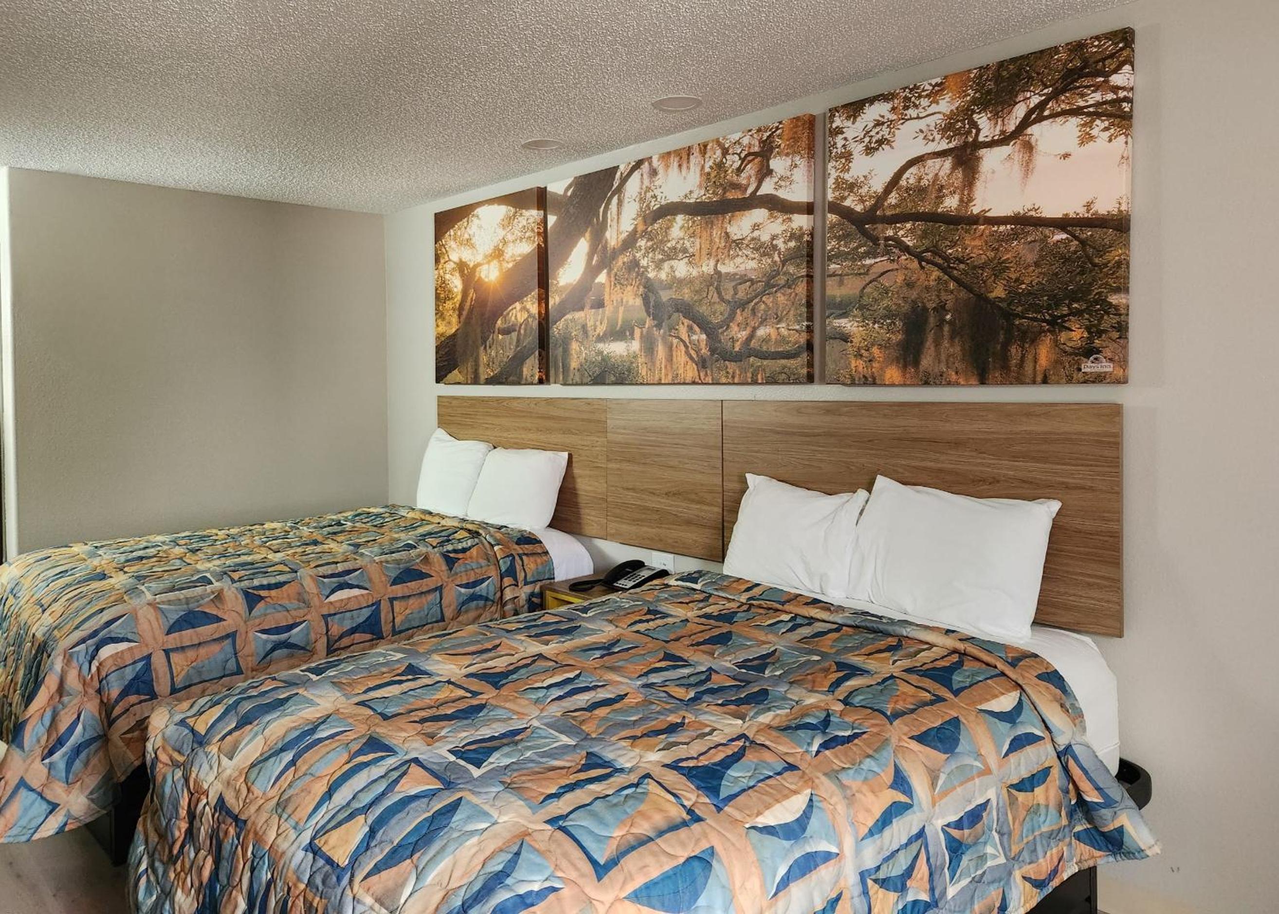 Double Room with Two Double Beds - Non-Smoking - Photo 7