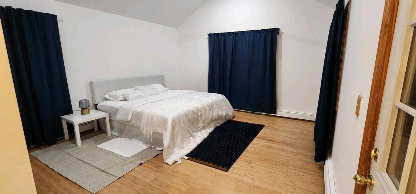 Five-Bedroom House photo 3