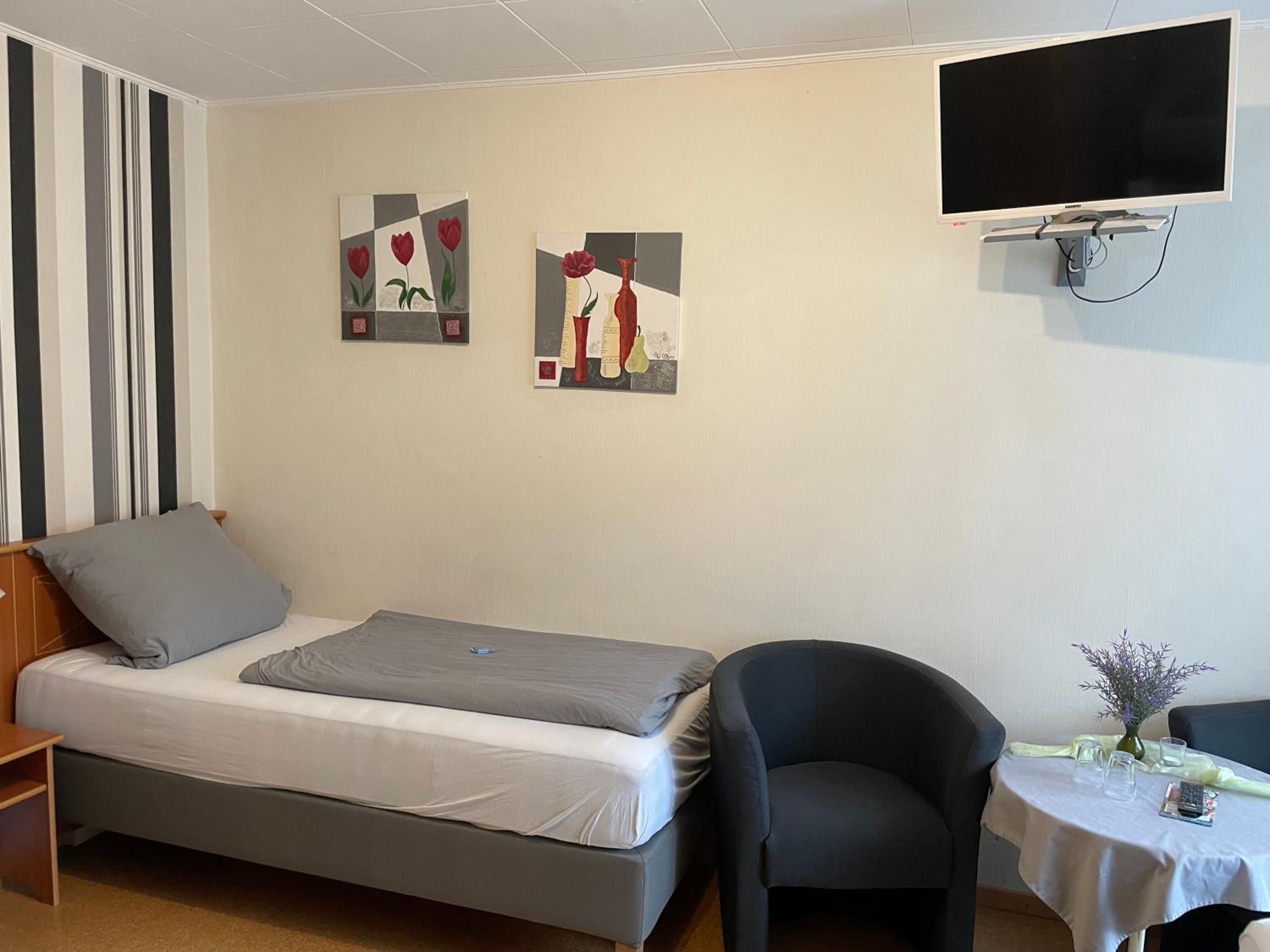 Standard Twin Room with Garden View photo 3
