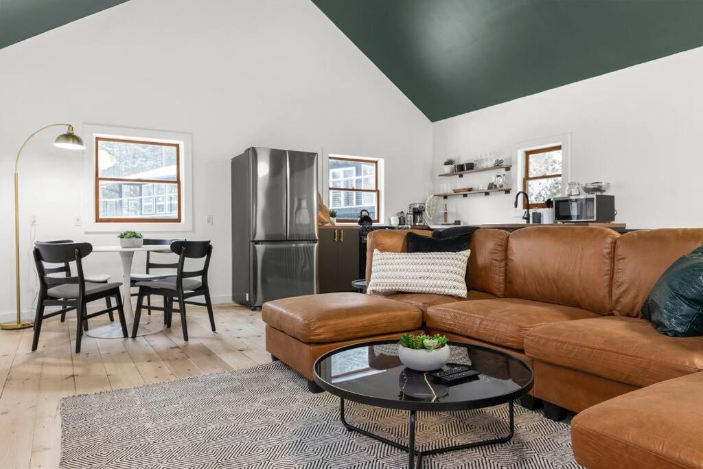 One-Bedroom House photo 1