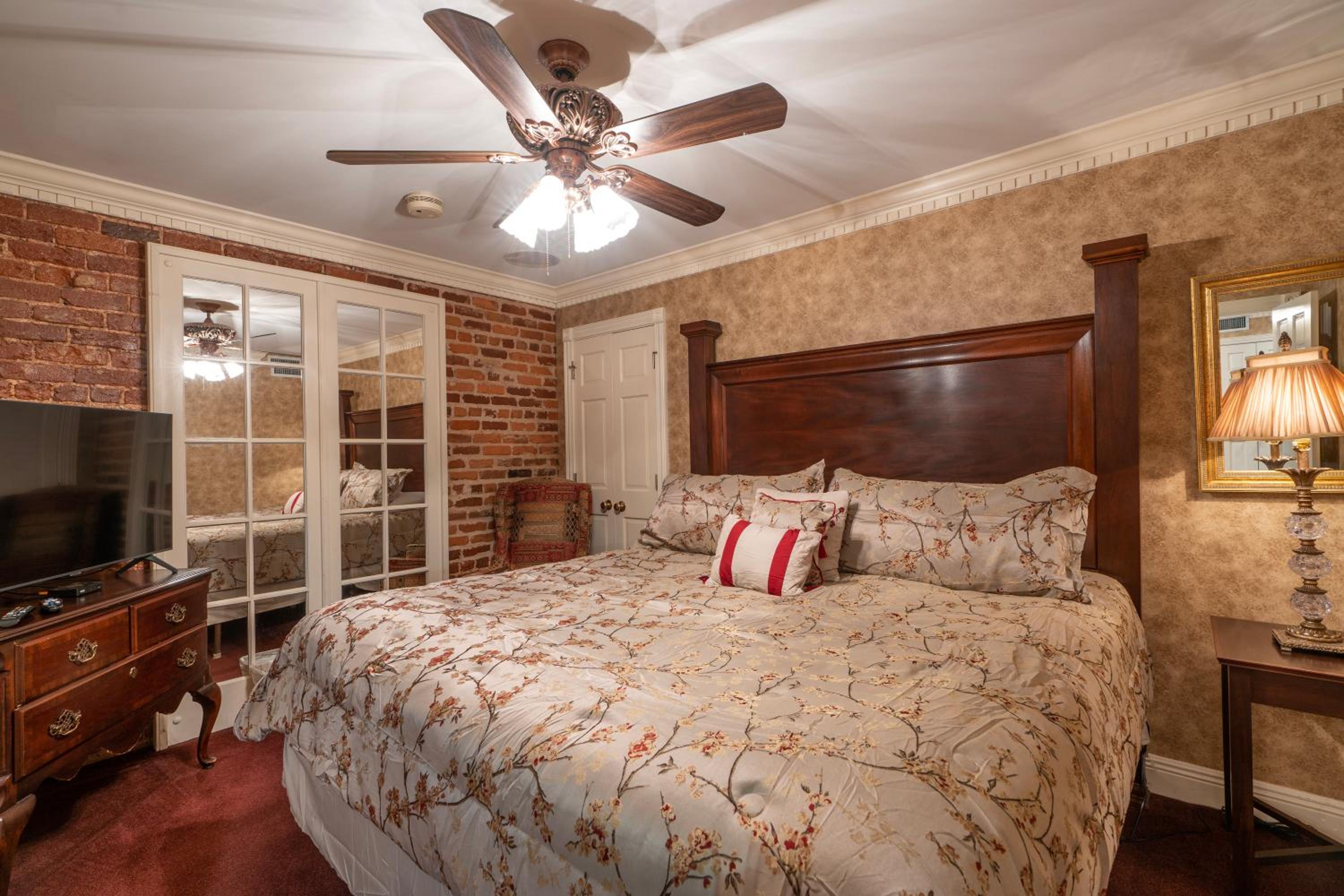 One-Bedroom Two-Bathroom Apartment