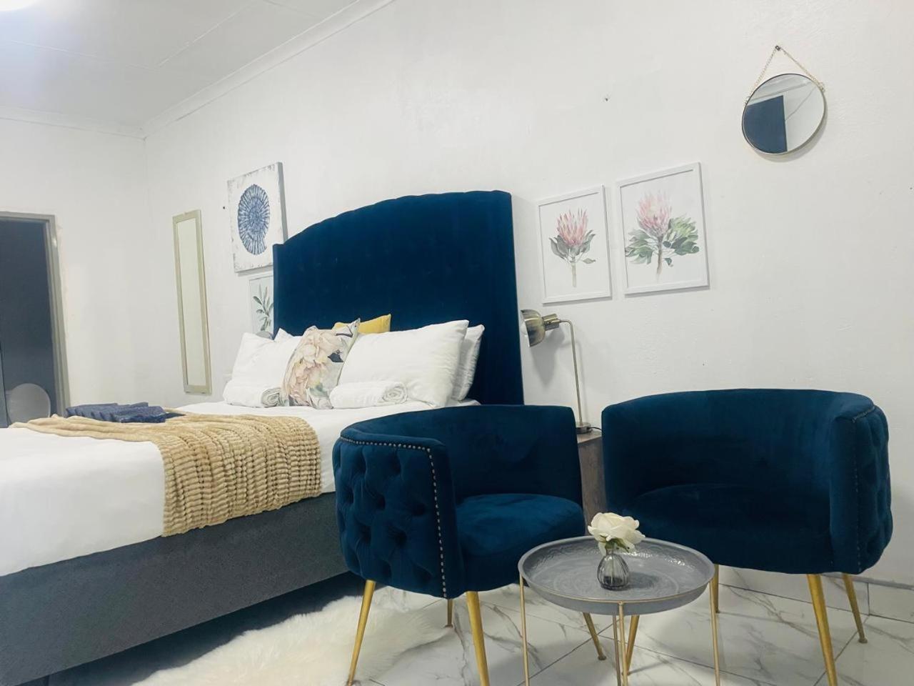 Deluxe Suite - Photo 11