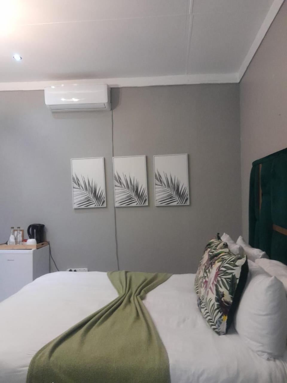 Deluxe Queen Suite - Photo 1