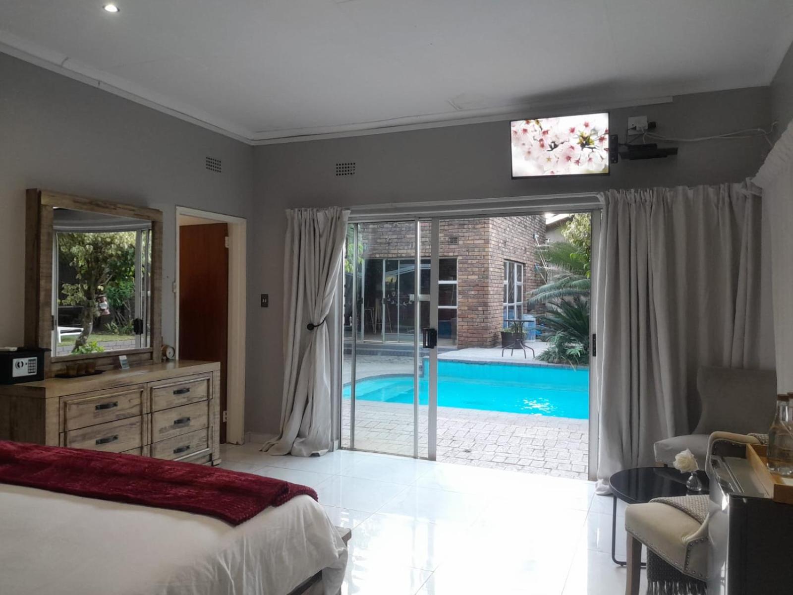 Executive Suite - Photo 4