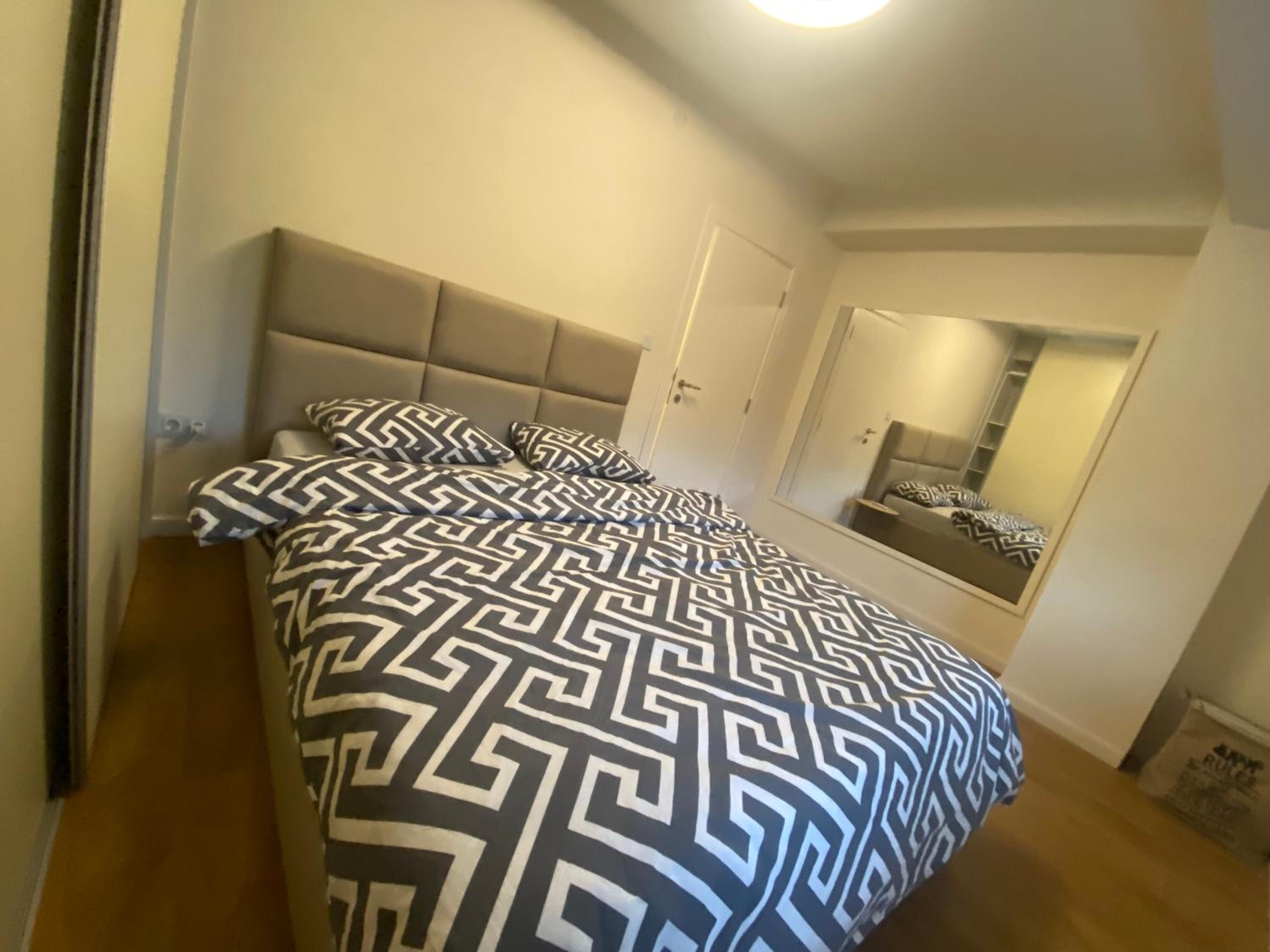 One-Bedroom Apartment photo 2