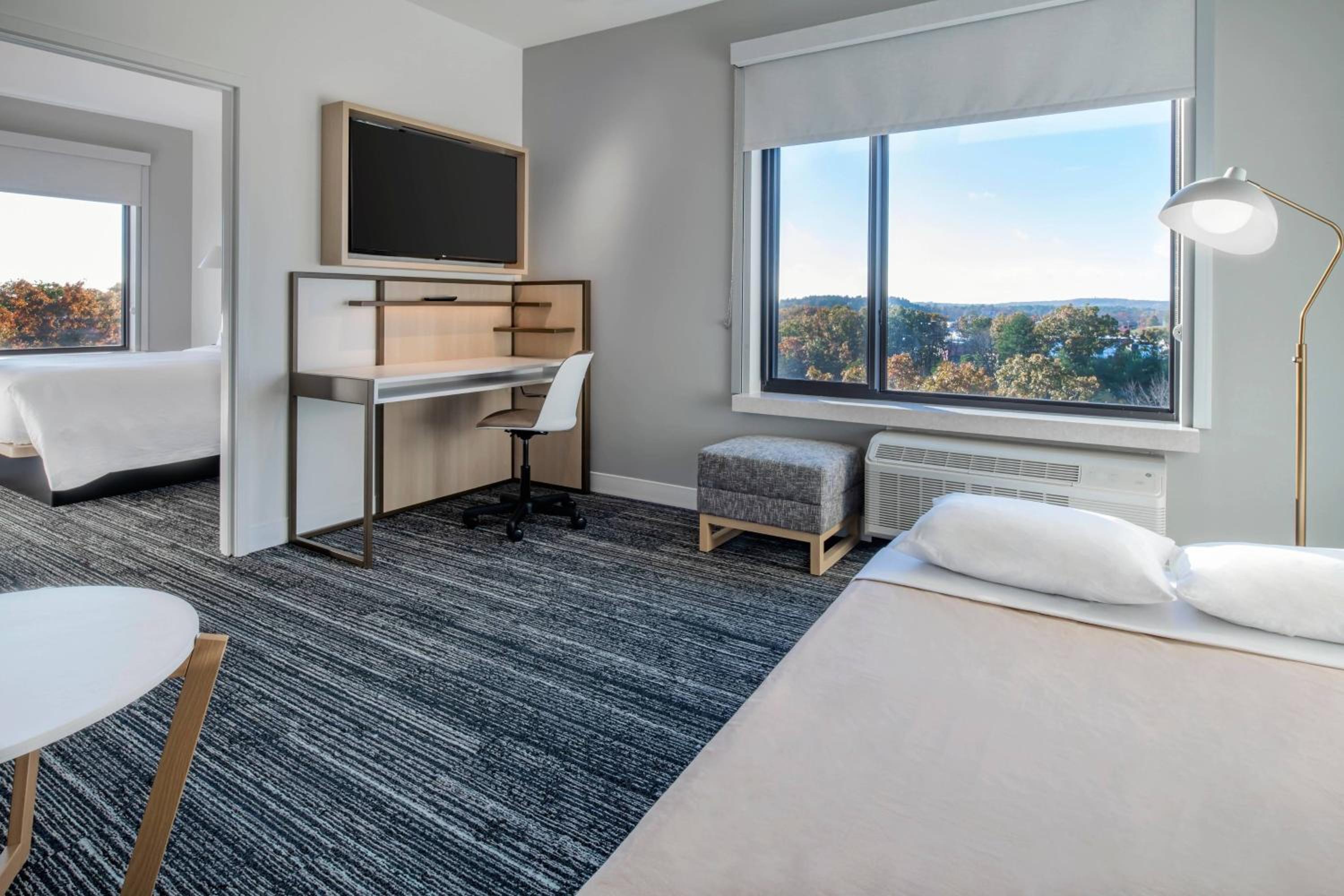 1 Bedroom Suite, 1 Queen, Sofa bed - Photo 5