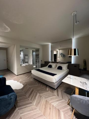 Double Room with Spa Bath - Photo 6