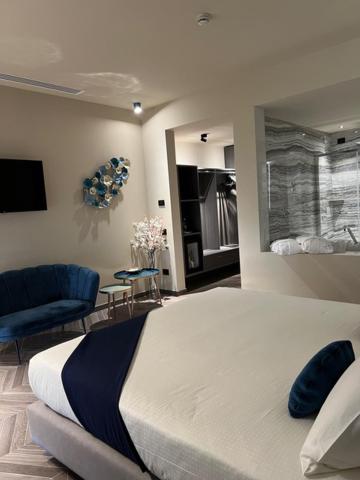 Double Room with Spa Bath - Photo 7
