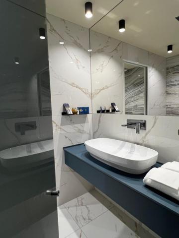 Double Room with Spa Bath - Photo 8