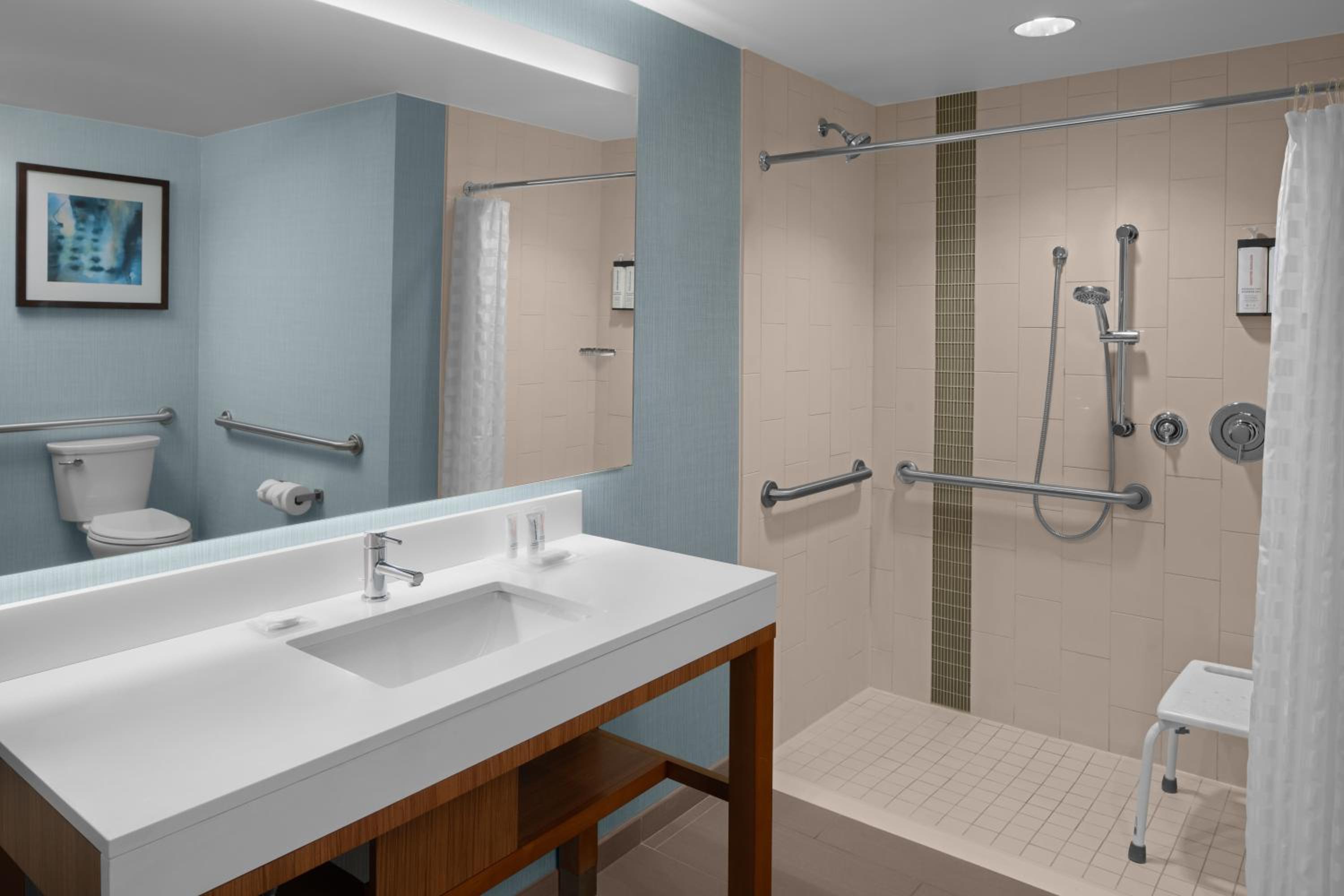 King Room with Sofa Bed and Accessible Tub - Disability Access photo 3
