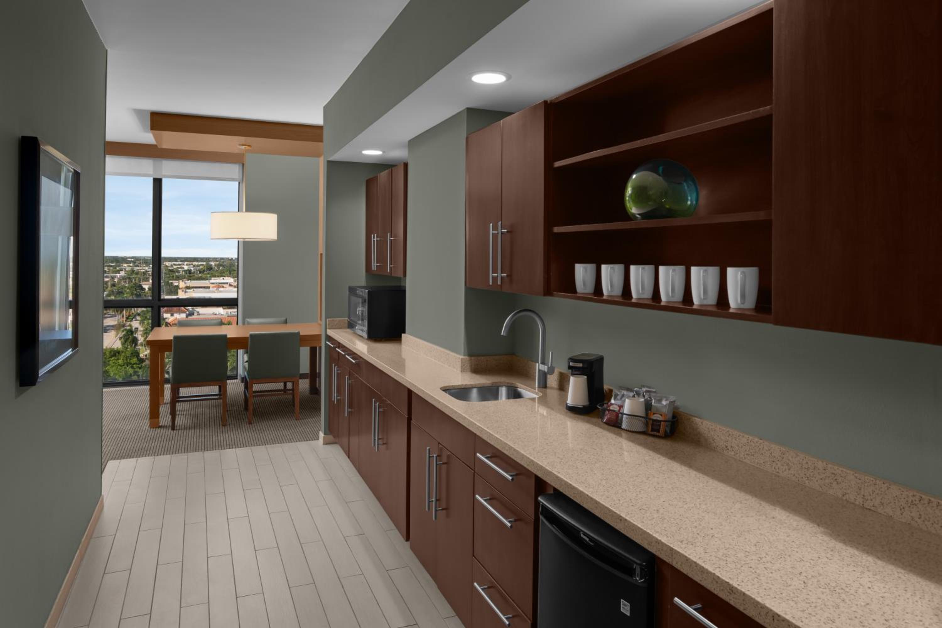 One-Bedroom King Suite with Accessible Shower - Disability Access photo 2