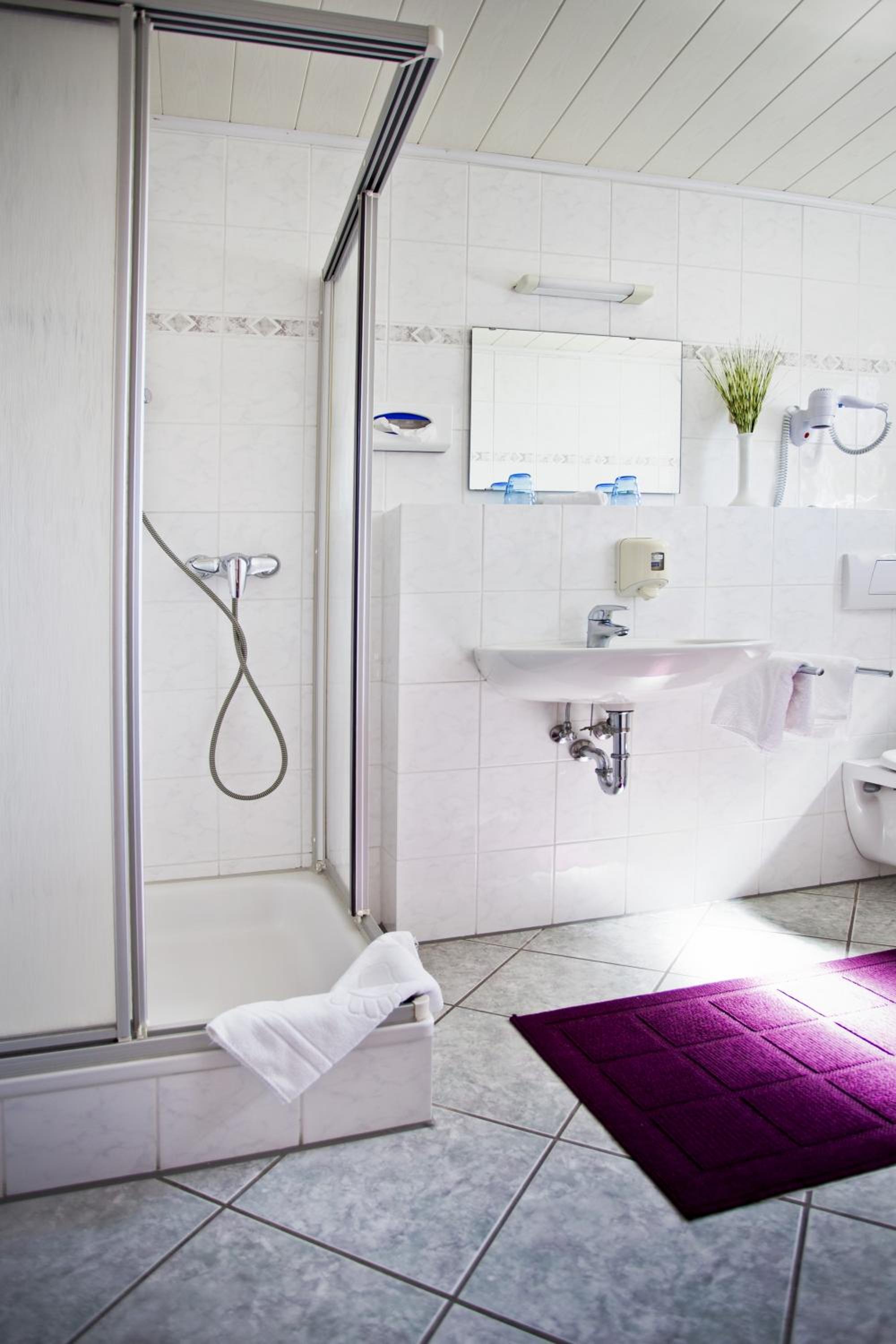 Twin Room with Shower photo 2