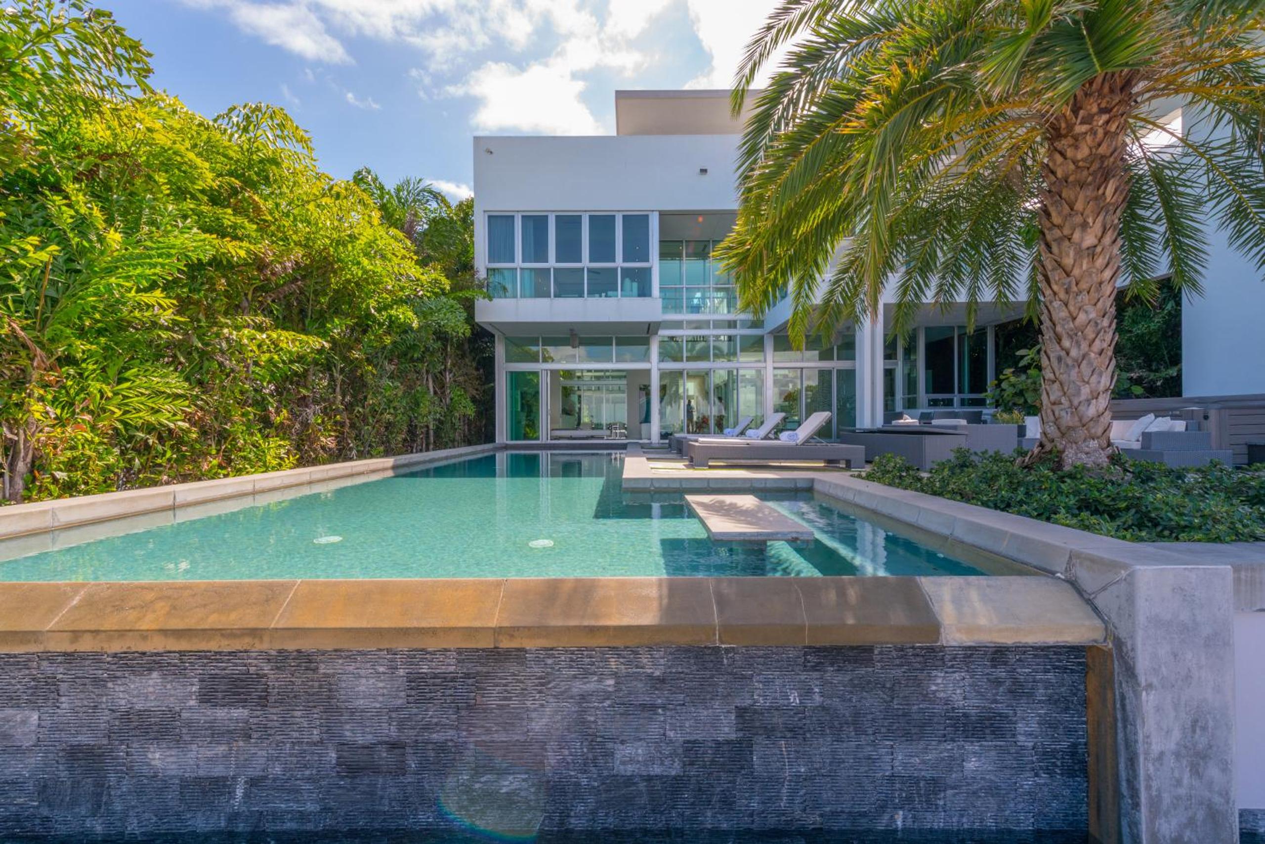Villa photo 2