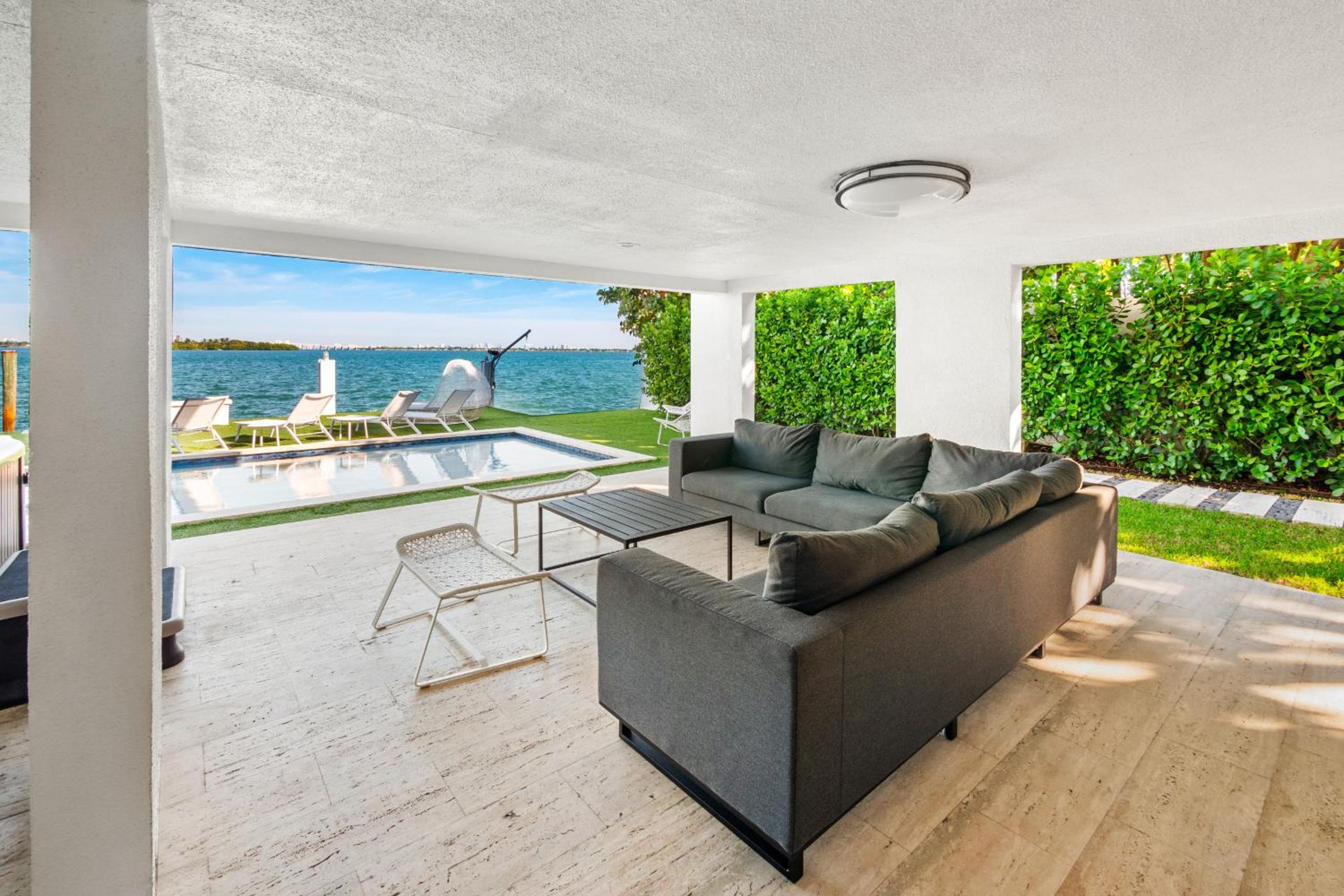Villa photo 3