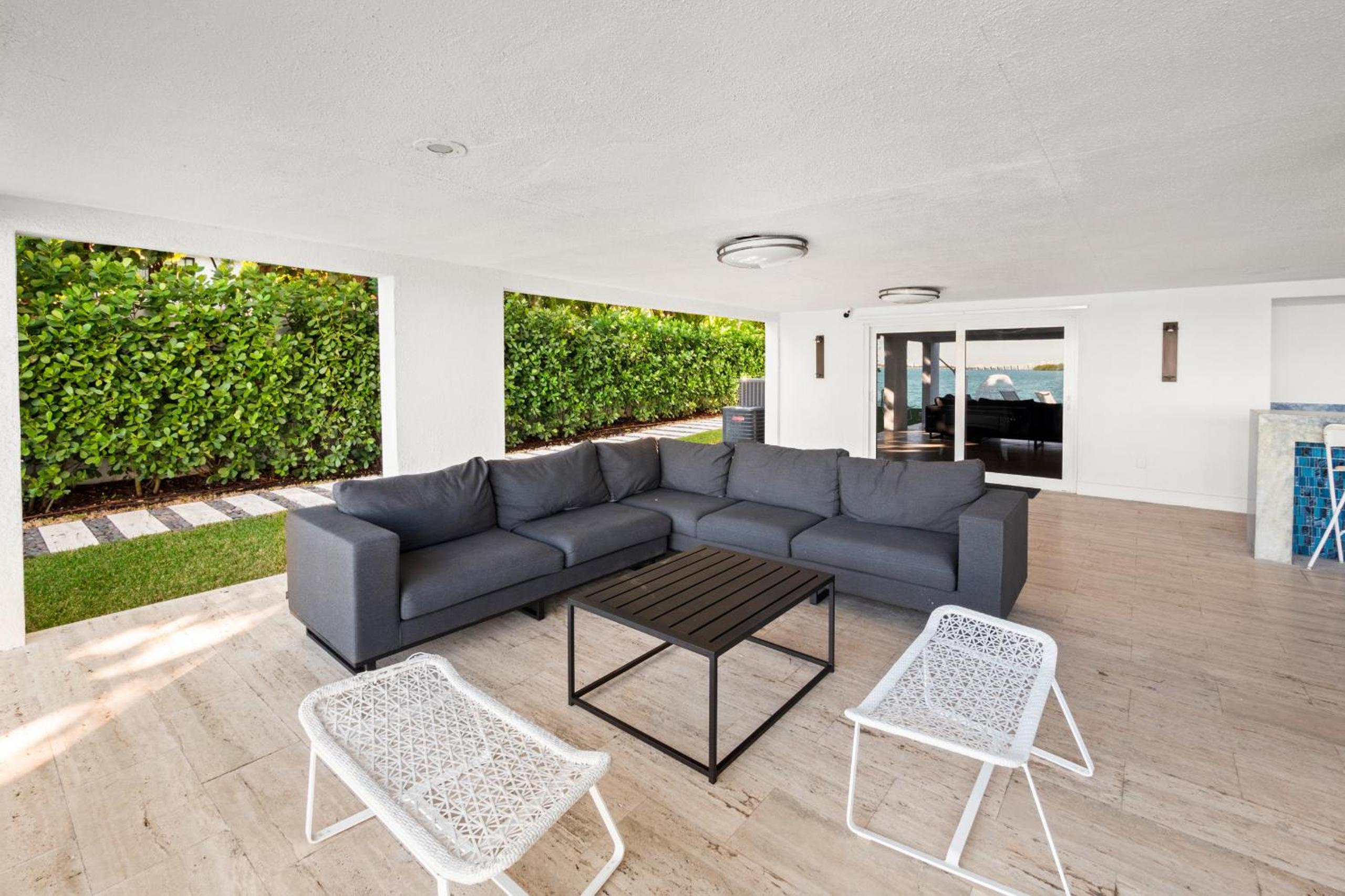 Villa photo 2