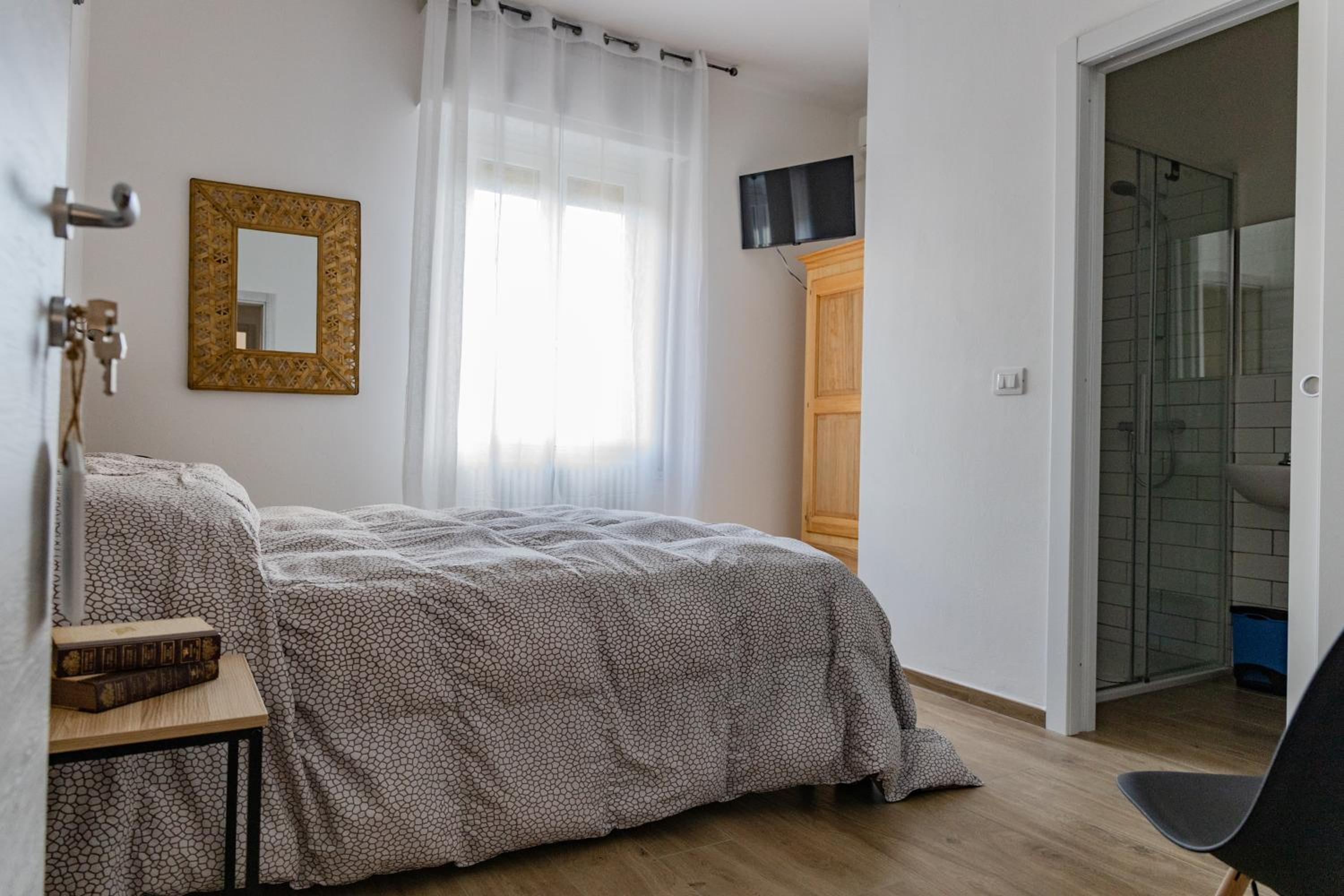 Double Room with Private Bathroom photo 2