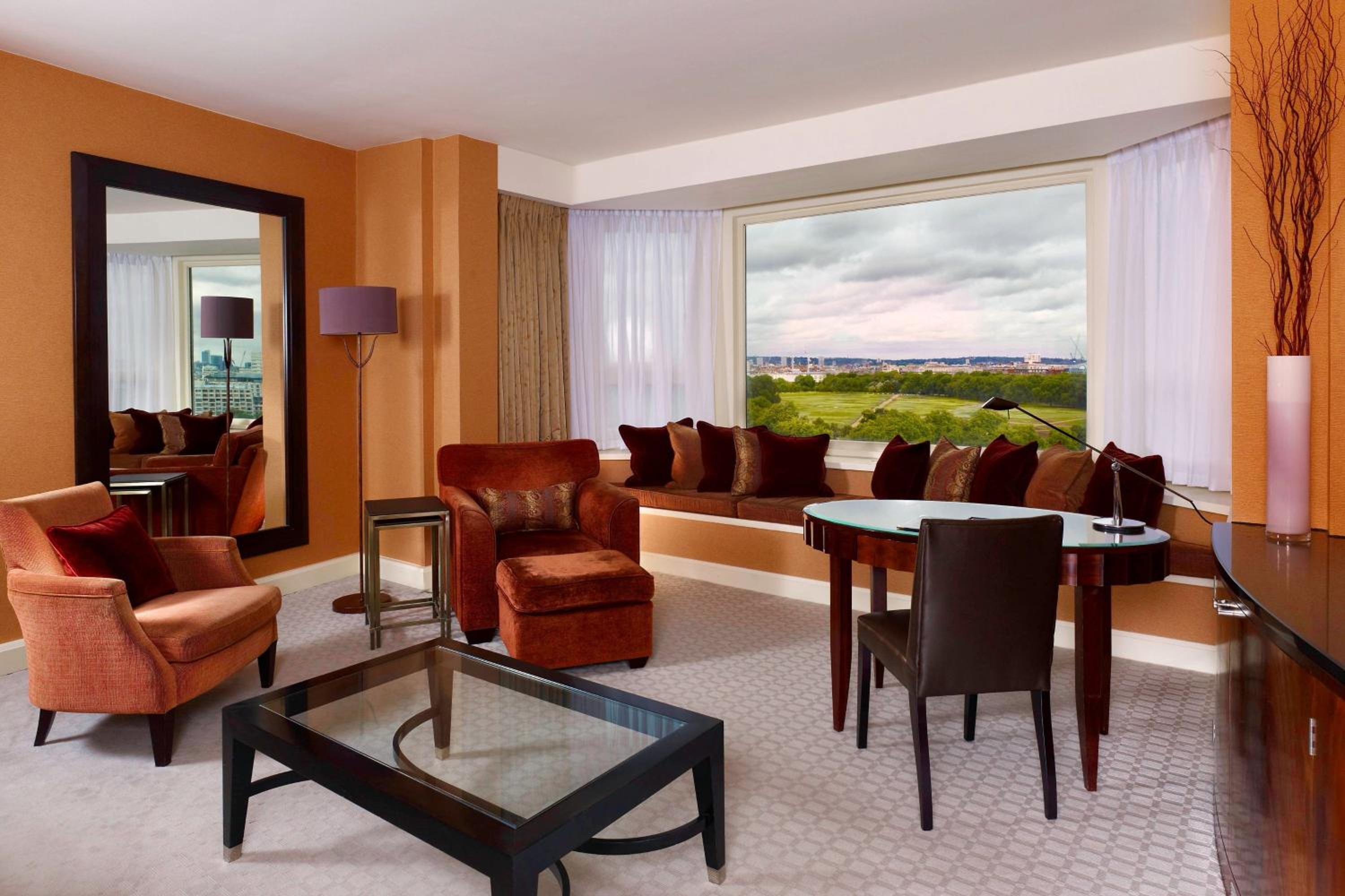 Panoramic Suite, 1 Bedroom Residential Suite, 1 King photo 1