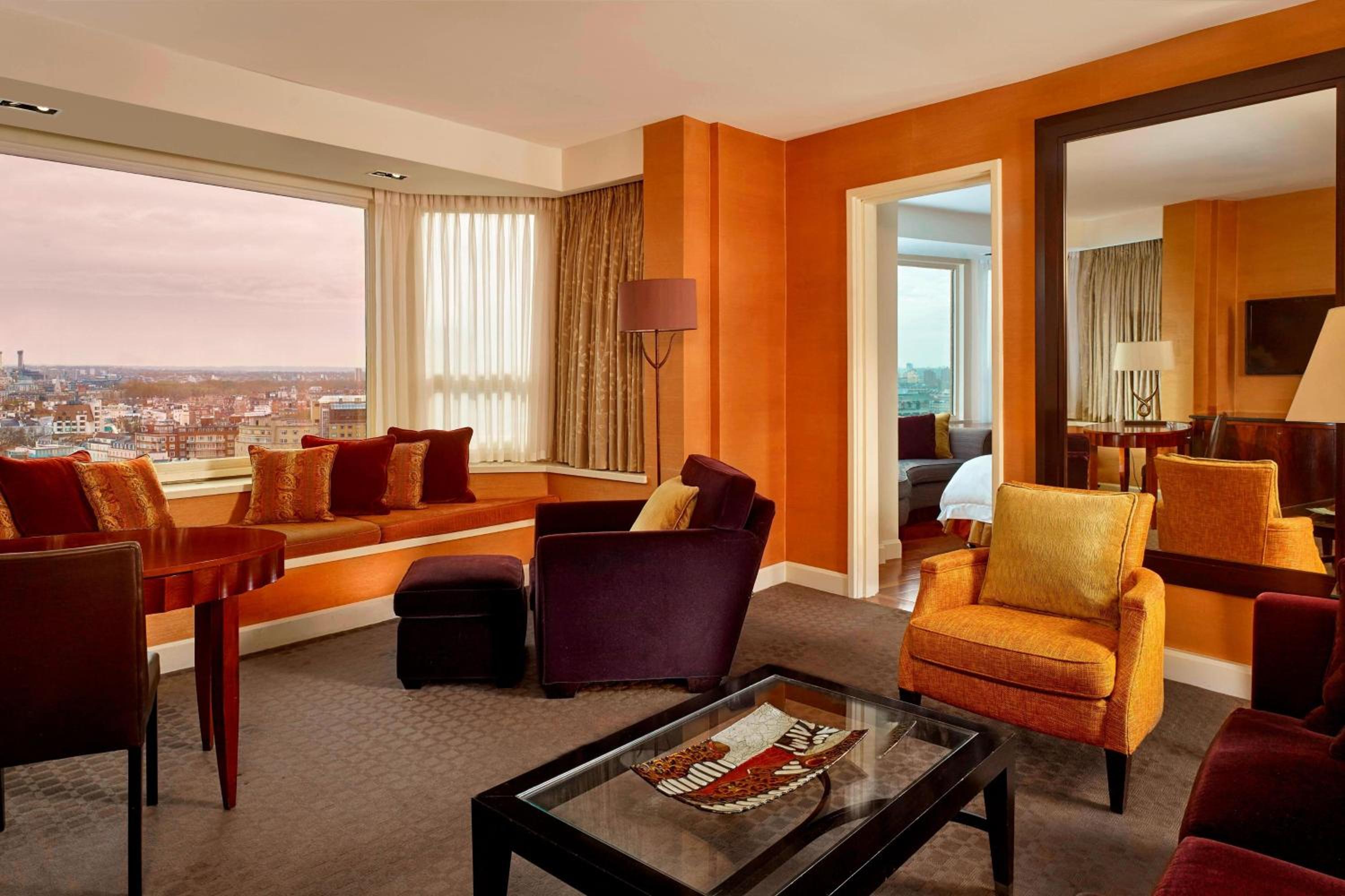 Panoramic Suite, 1 Bedroom Residential Suite, 1 King photo 2