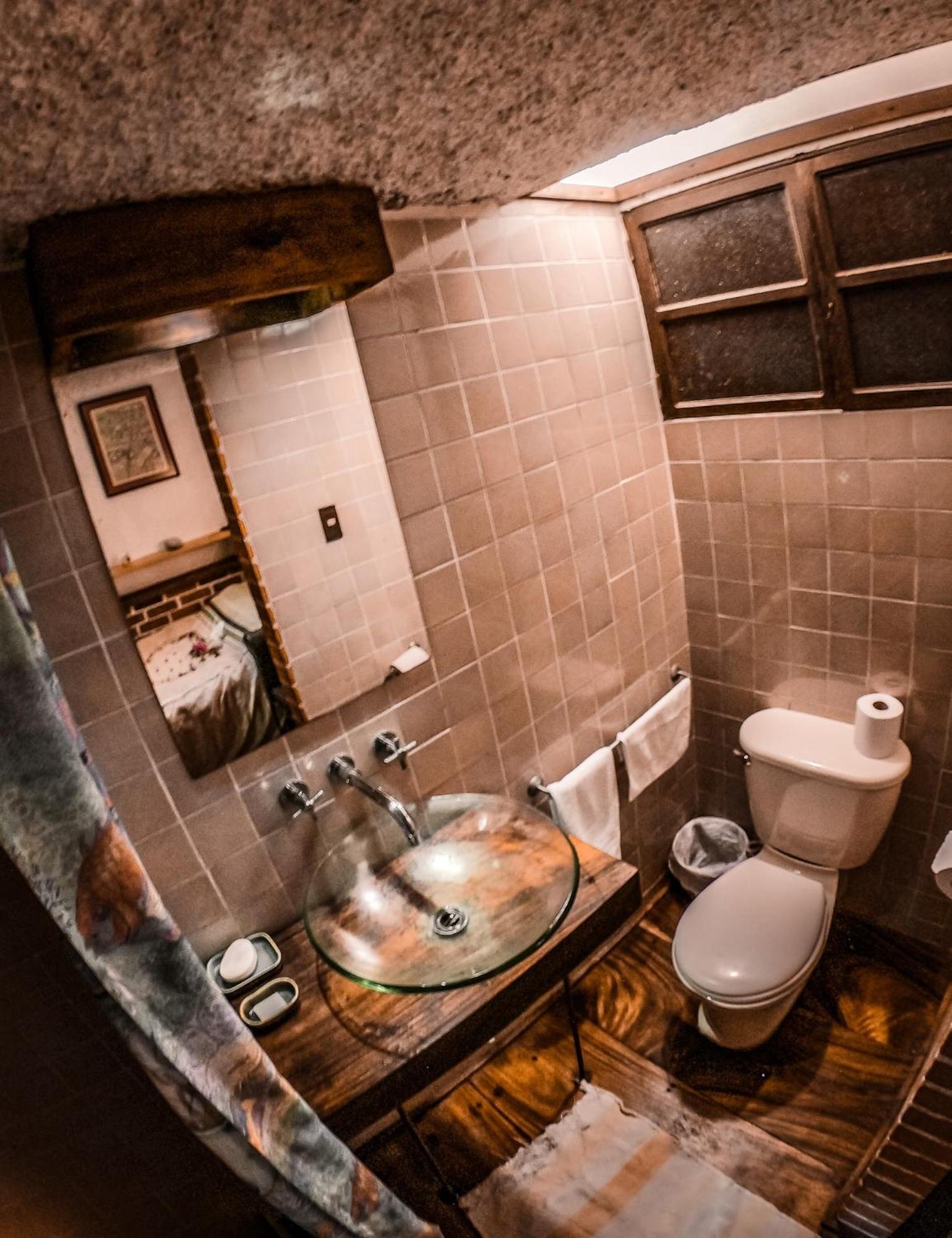 Standard Queen Room photo 2