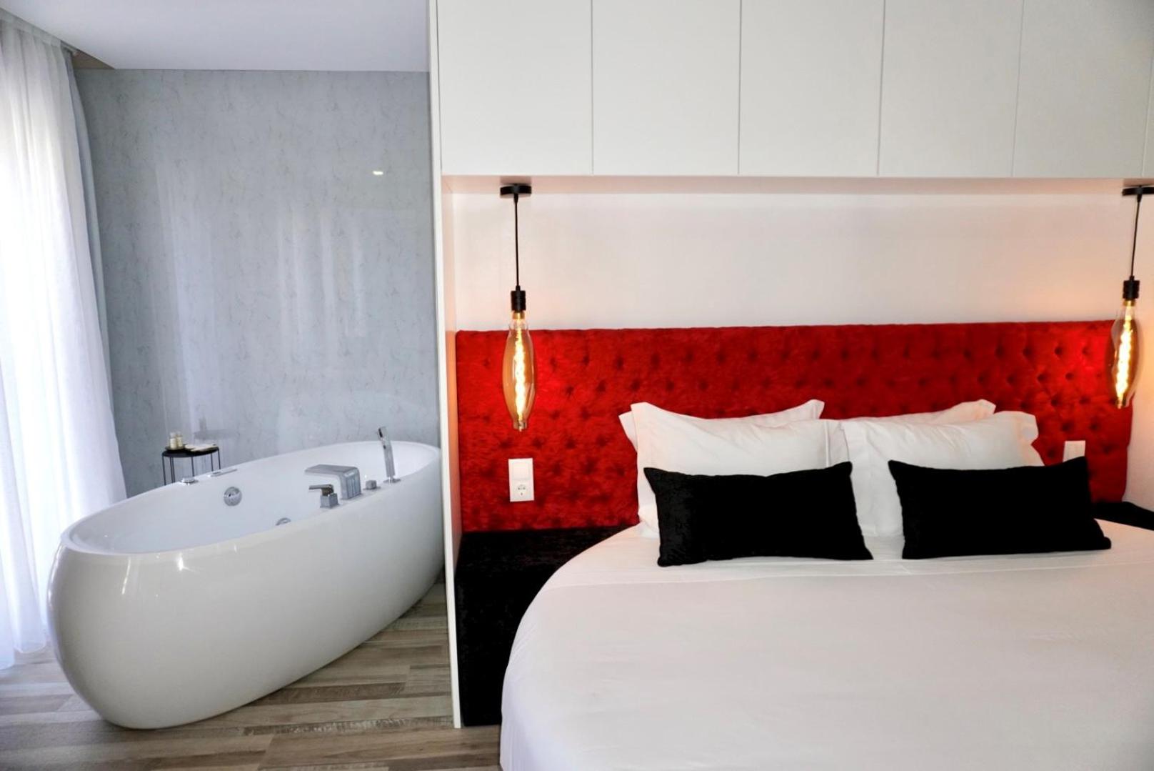 Deluxe Suite with Spa Bath