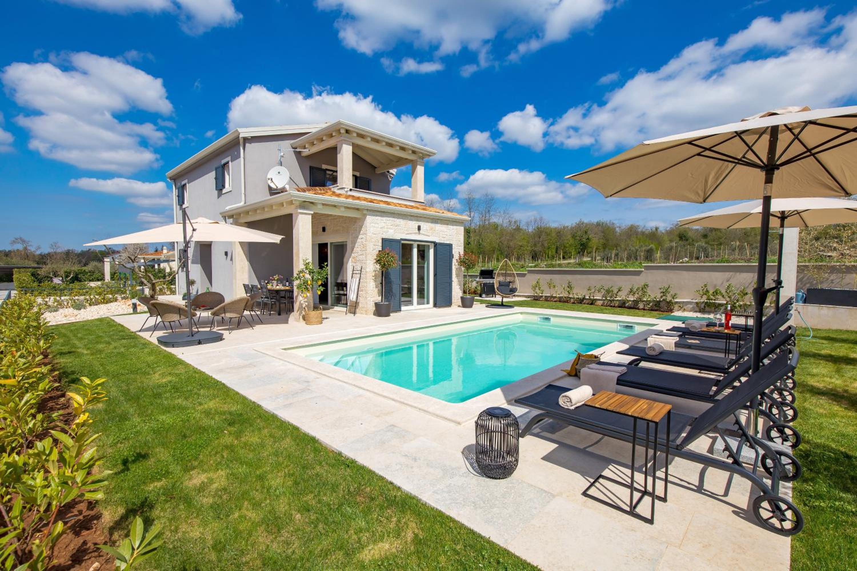 Villa with Private Pool photo 3