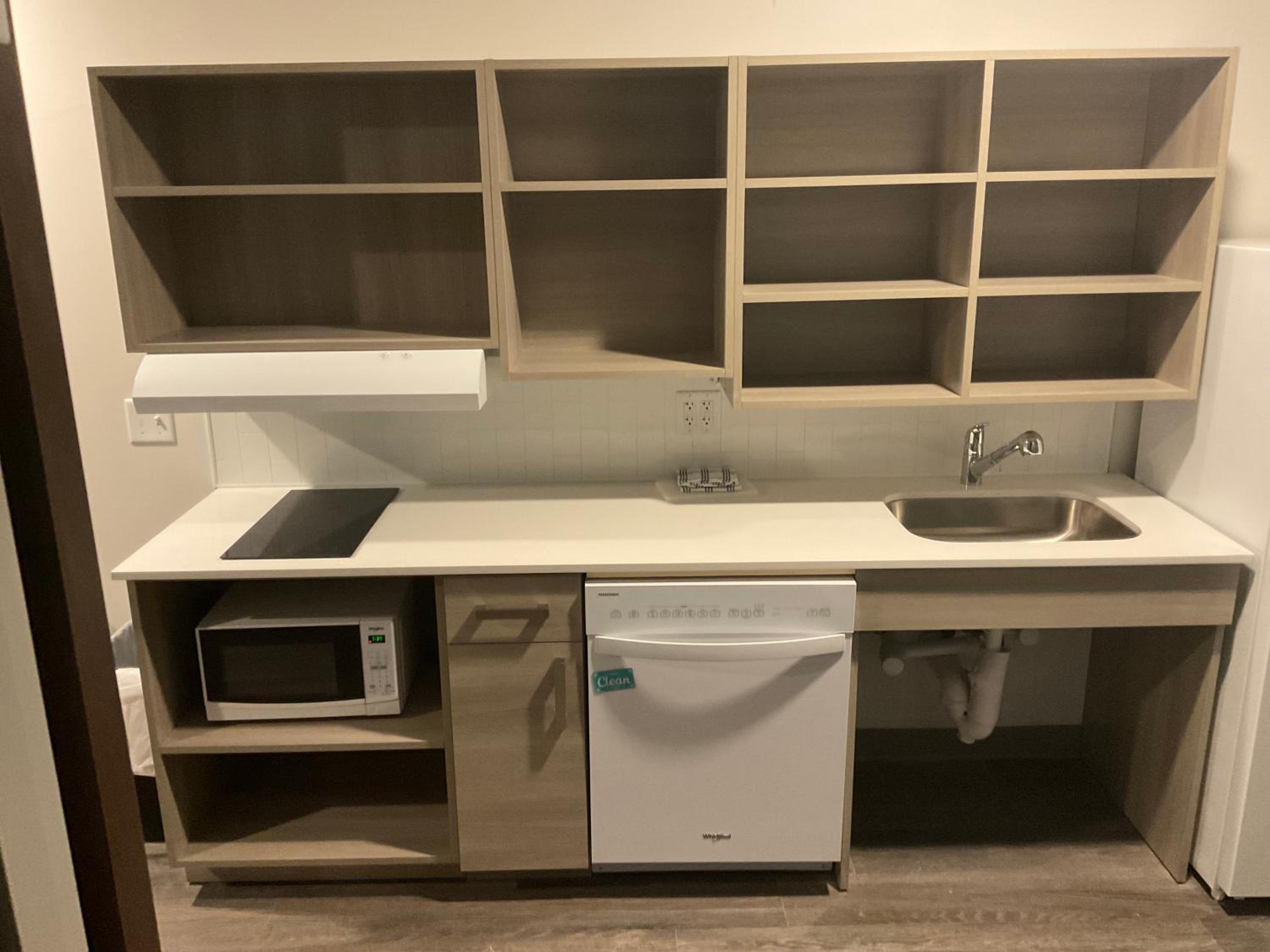 QUEEN SUITE W DISHWASHER (DISHES/COOKWARE INCLUDED) ACCESSIBLE ROLL IN SHOWER photo 3