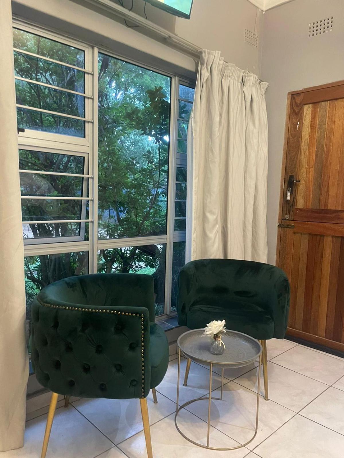 Deluxe Queen Suite - Photo 7