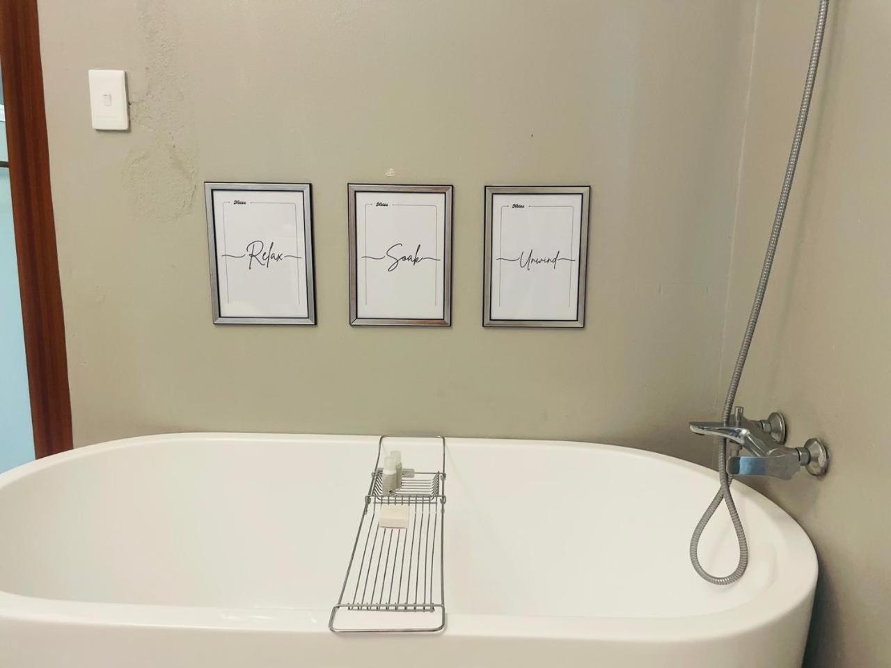 Deluxe Queen Suite - Photo 5