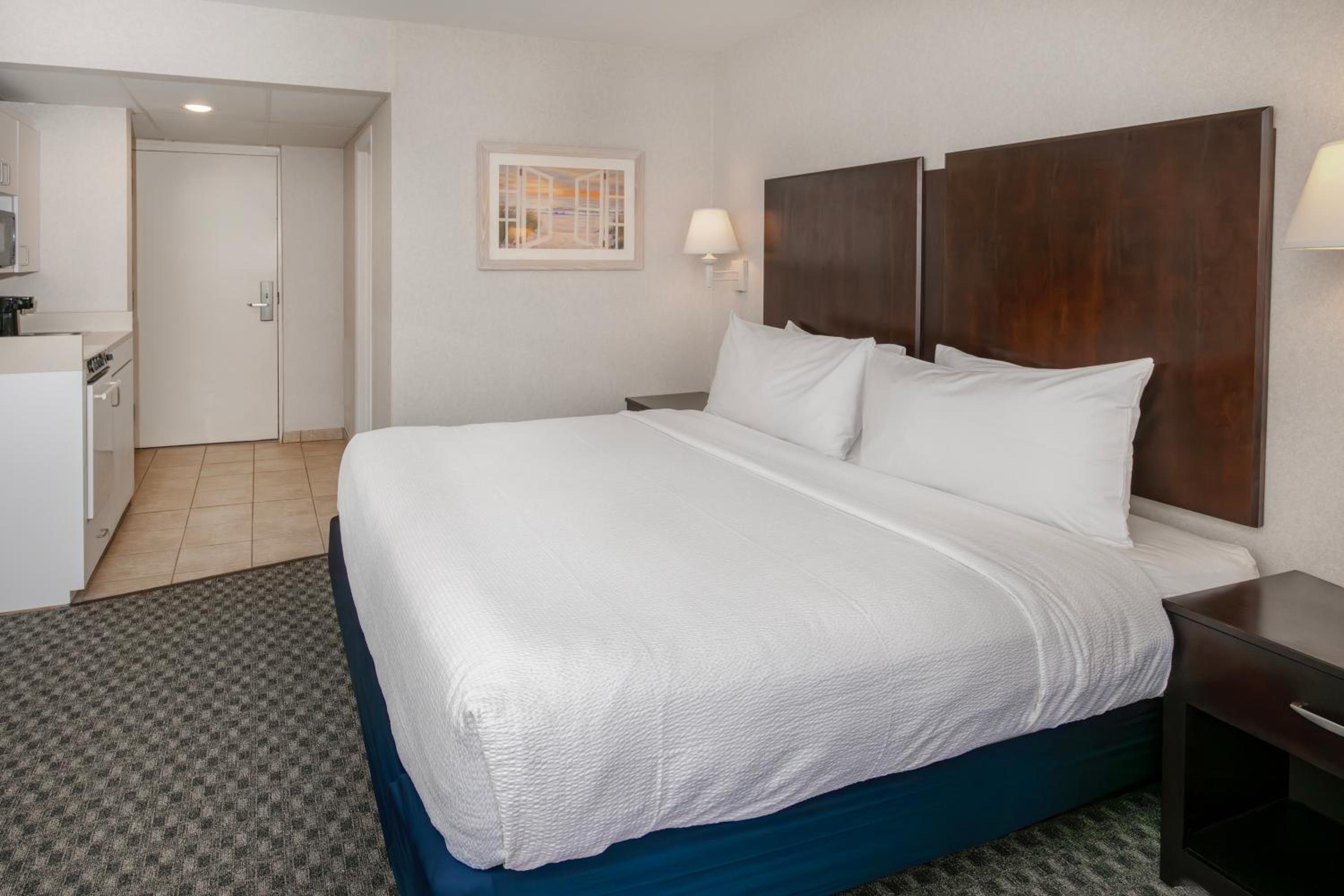 King Room with Sleeper Sofa - Pool View photo 1