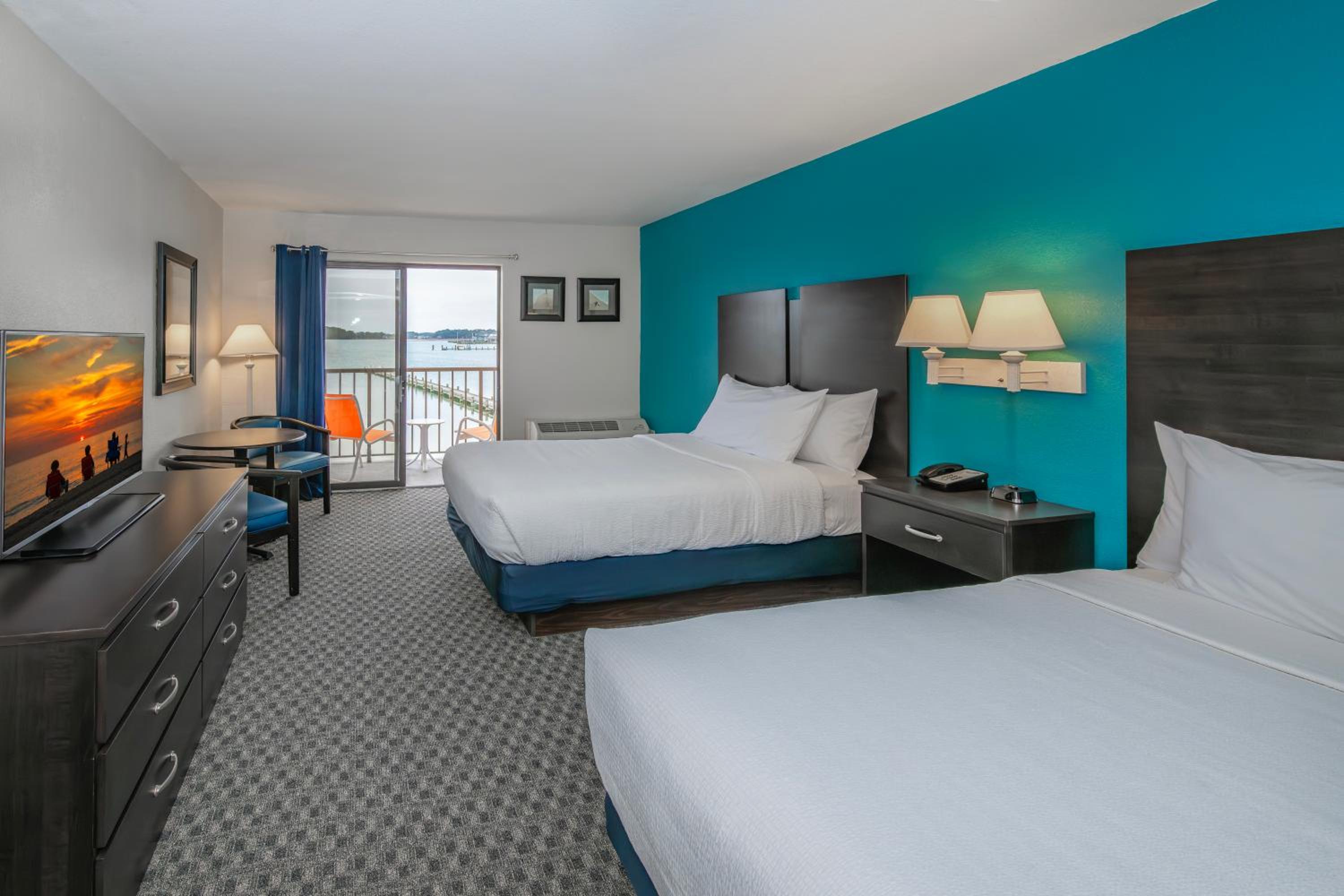 Double Room with Two Double Beds and Bay View - Ground Floor  photo 1