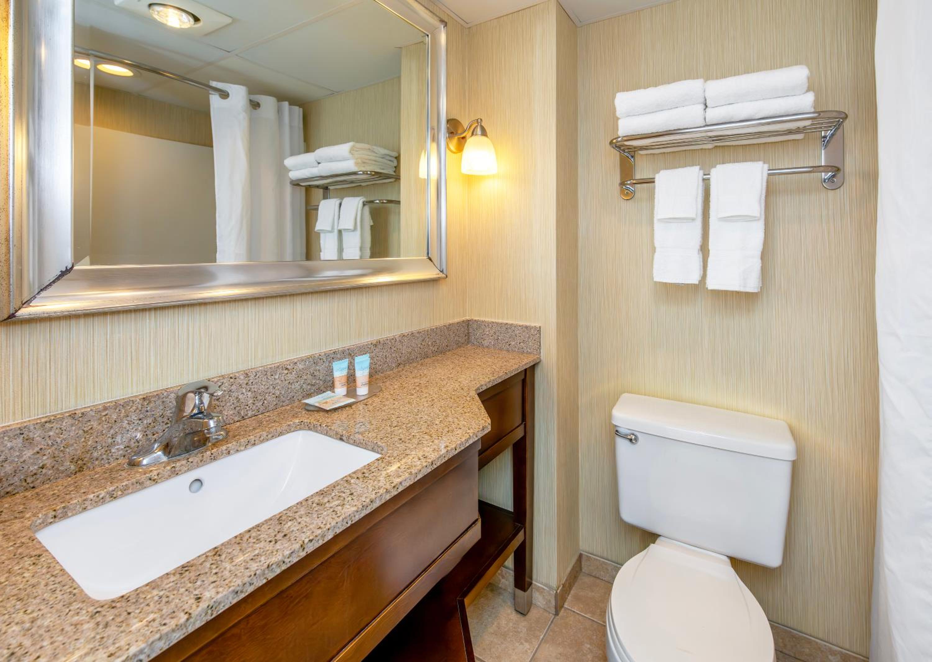 Double Room with Two Double Beds and Bay View - Ground Floor  photo 2