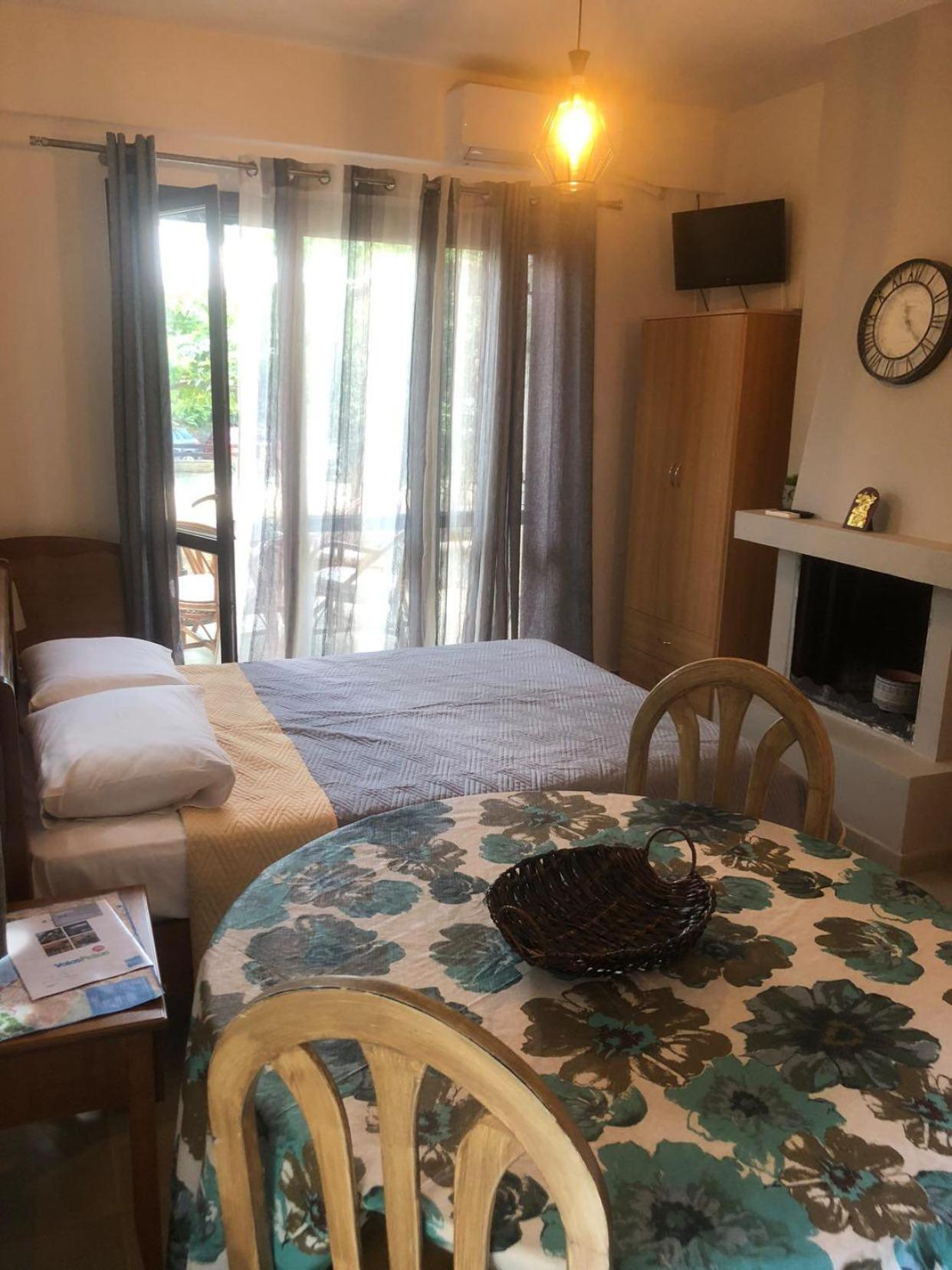 One-Bedroom House photo 1