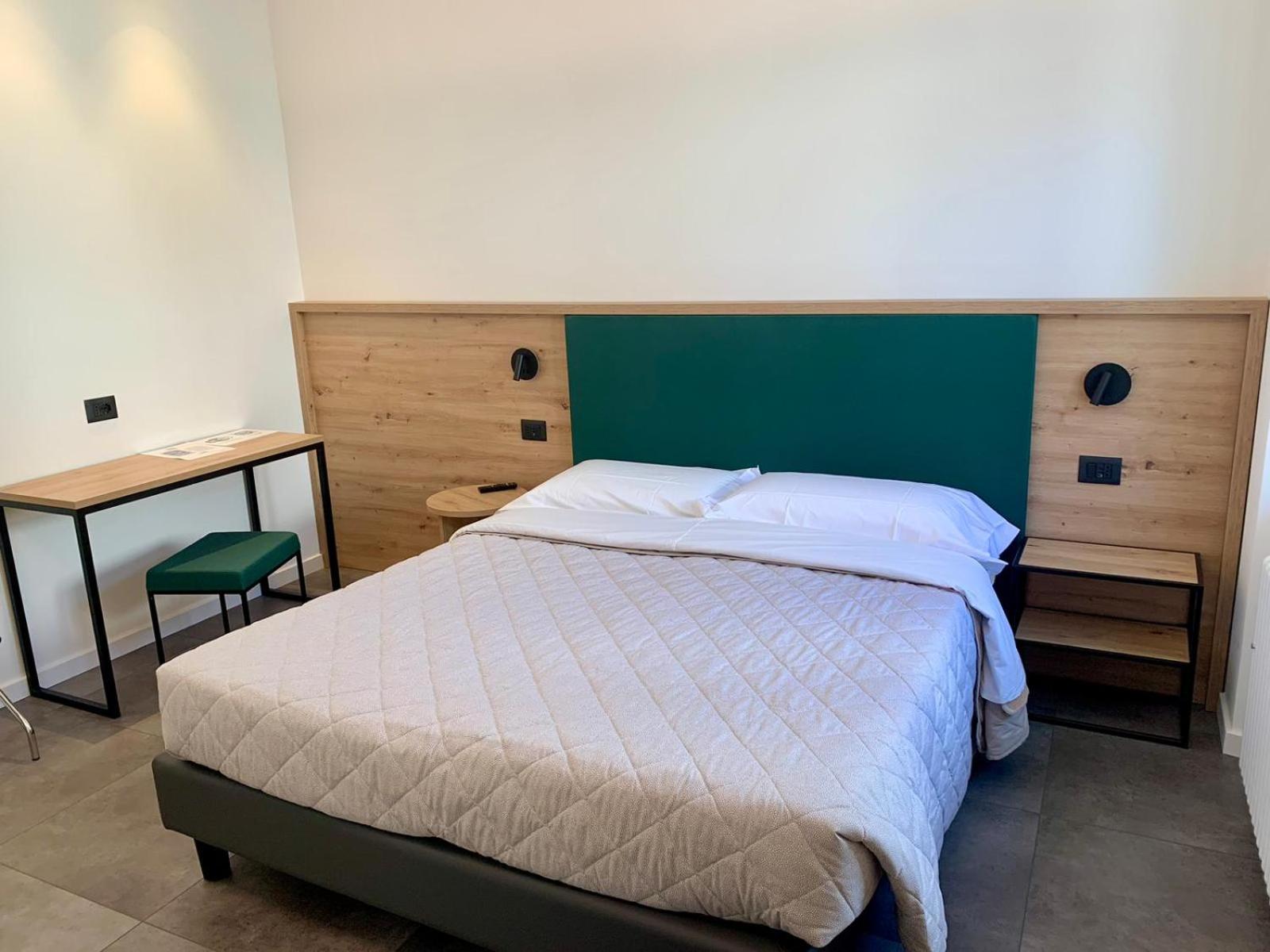 Double Room - Photo 9