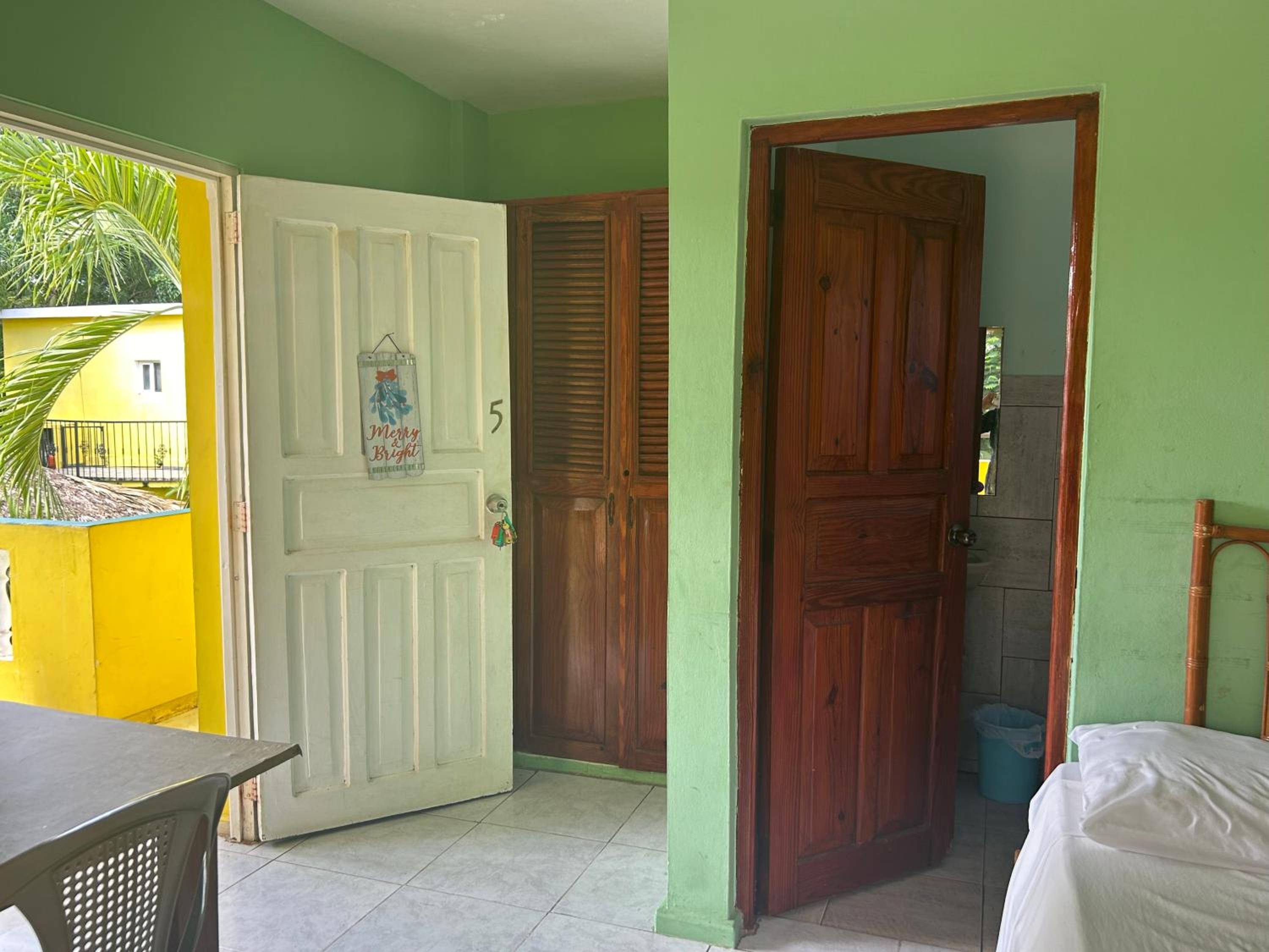 Queen Room with Balcony photo 3