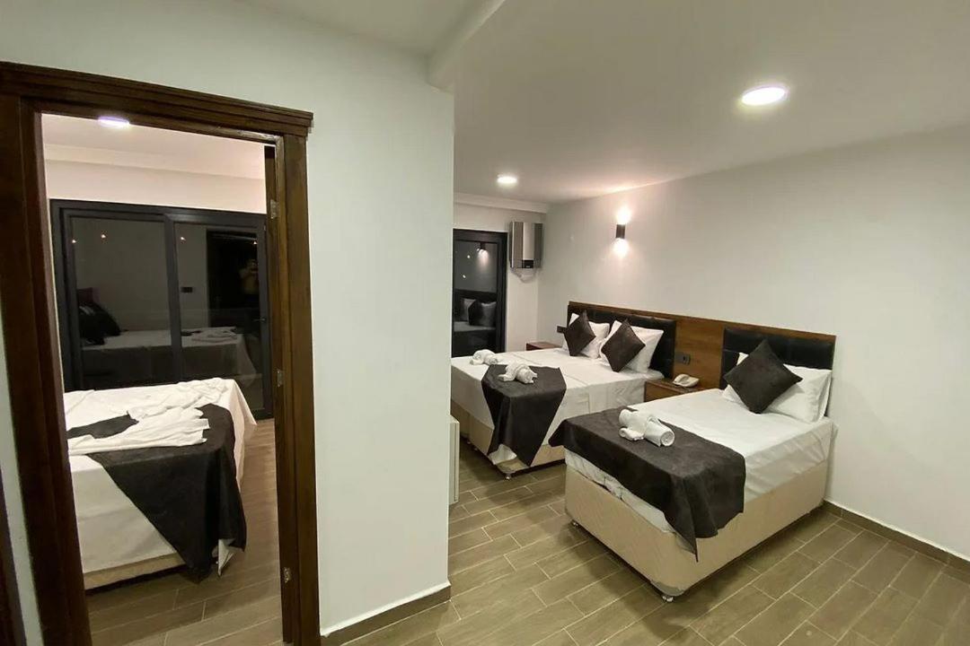 Triple Room with Pool View photo 1